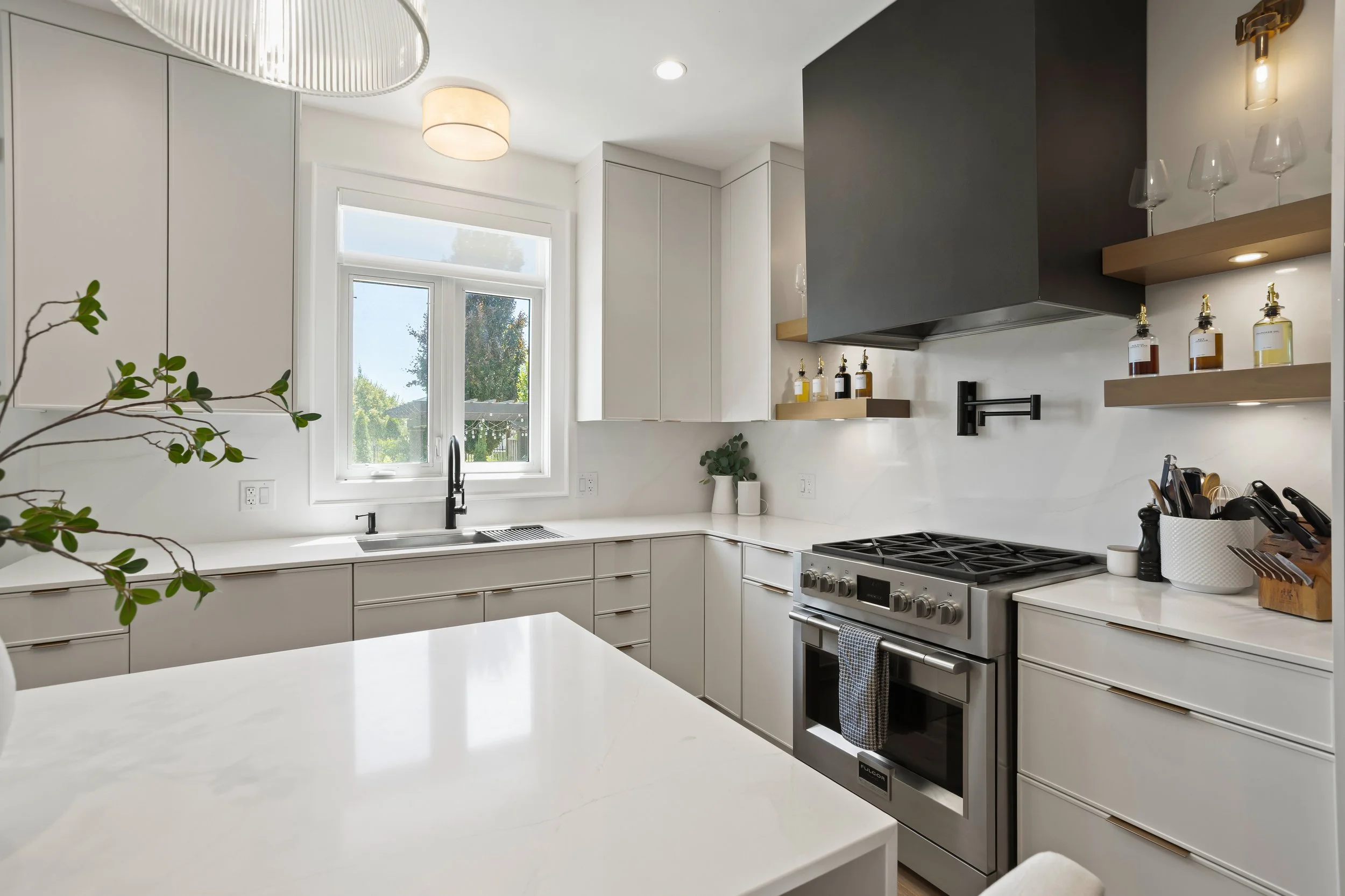 2201 Ladyslipper Cres-10.jpg