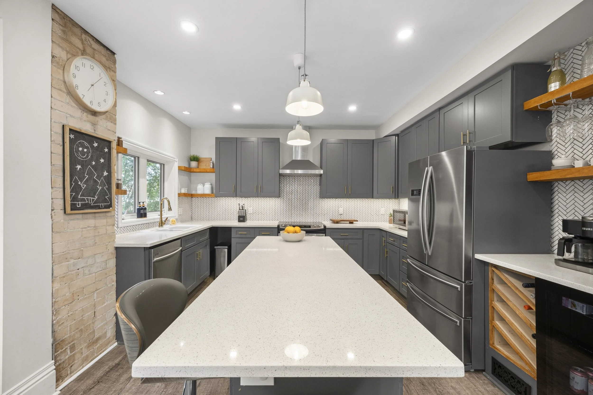 152 Wonham St S -16.jpg