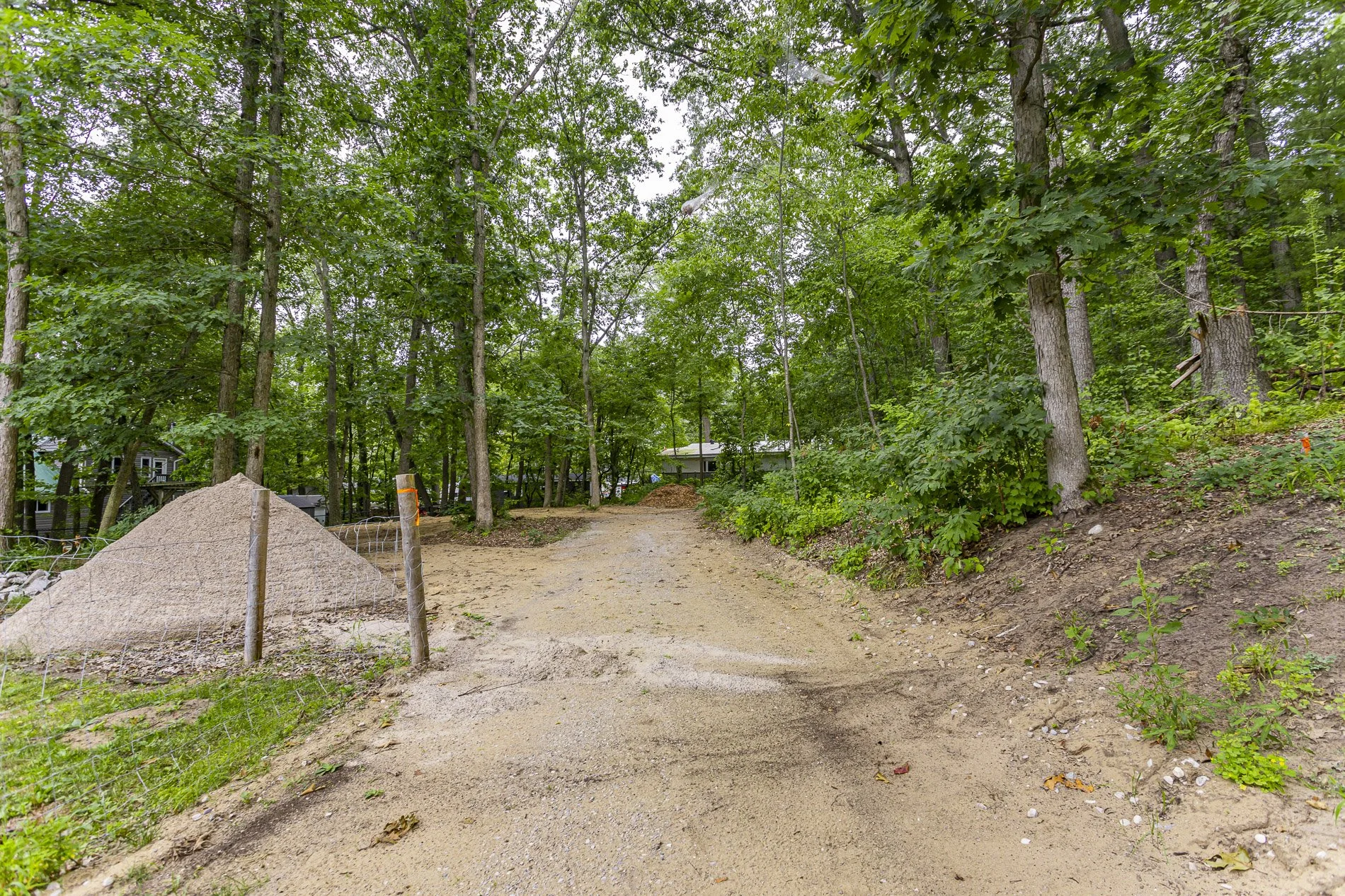 9962 Northville Cres_03.jpg