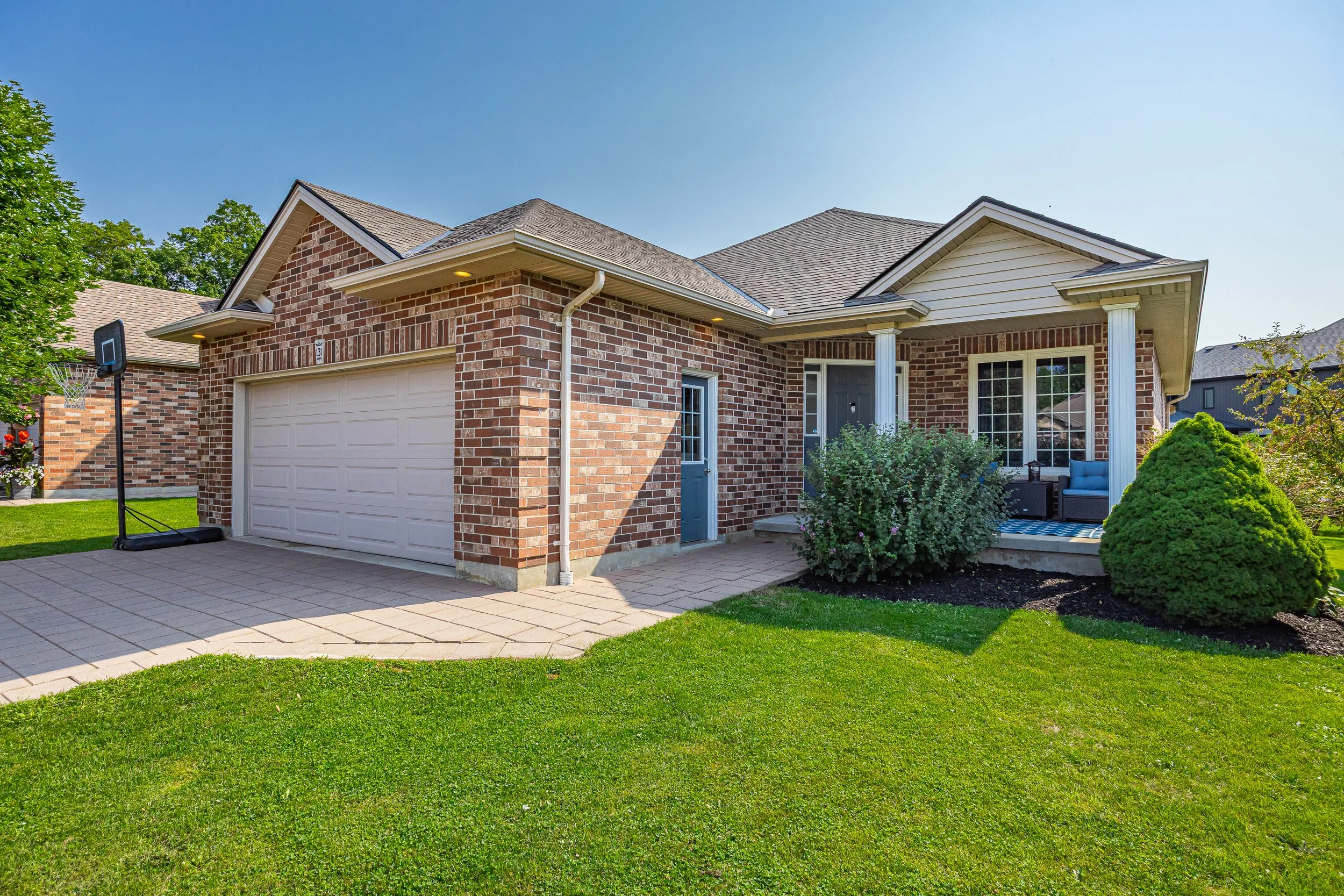 131 Deborah Dr -02.jpg