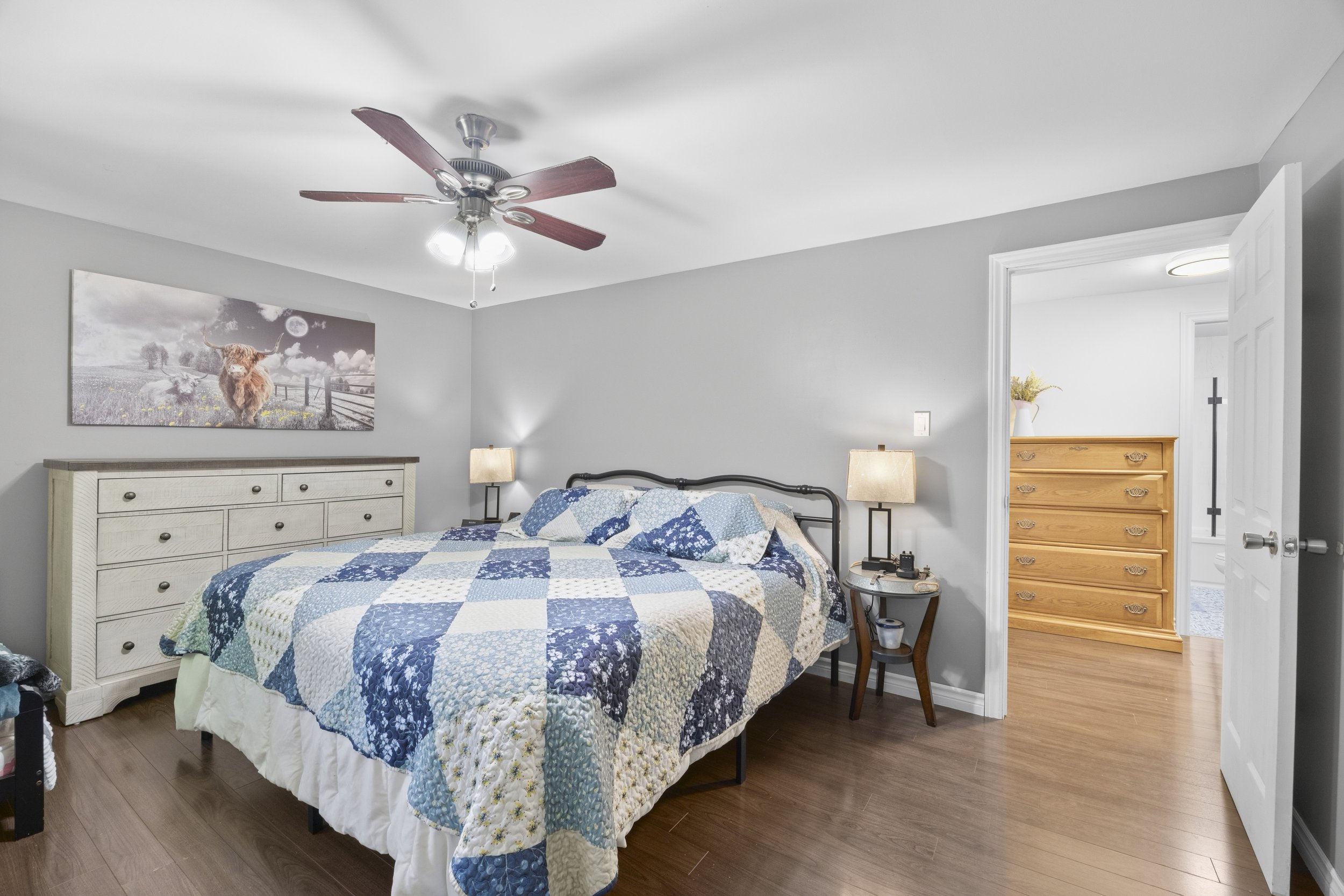 219 Dundas St W -28.JPG