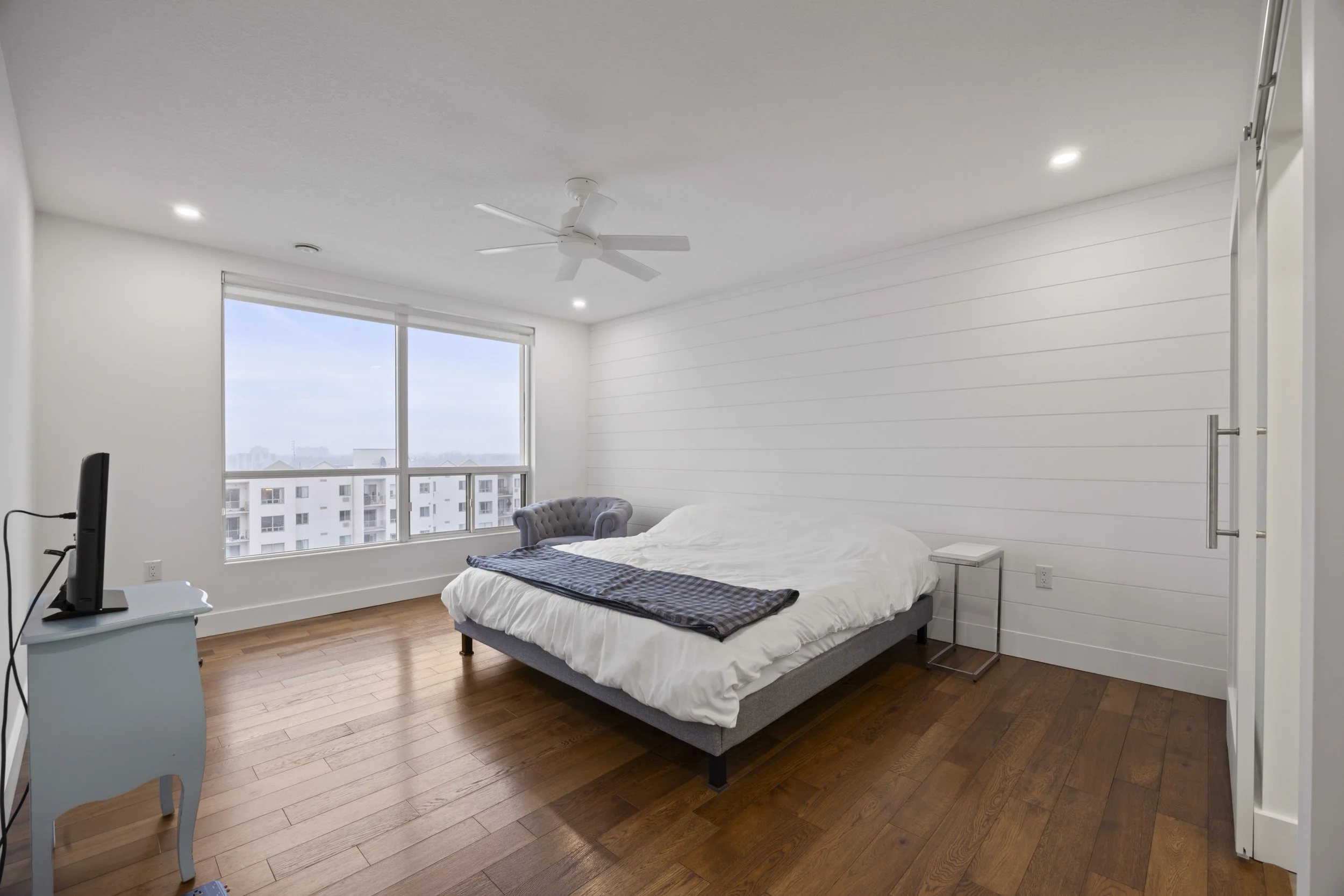 1104-353 Commissioners Rd W -24.JPG