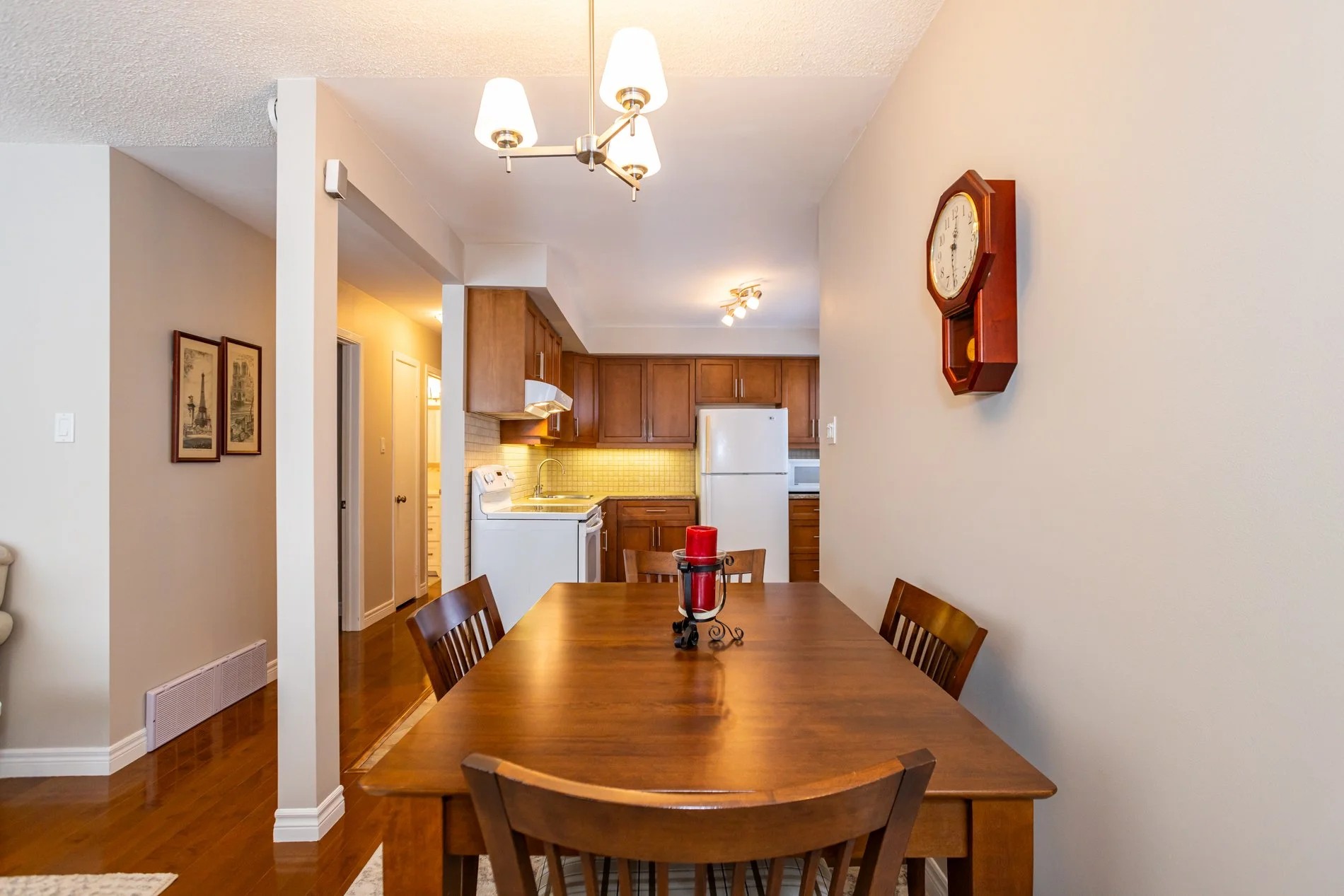 43 Frobisher Cres-14.jpg