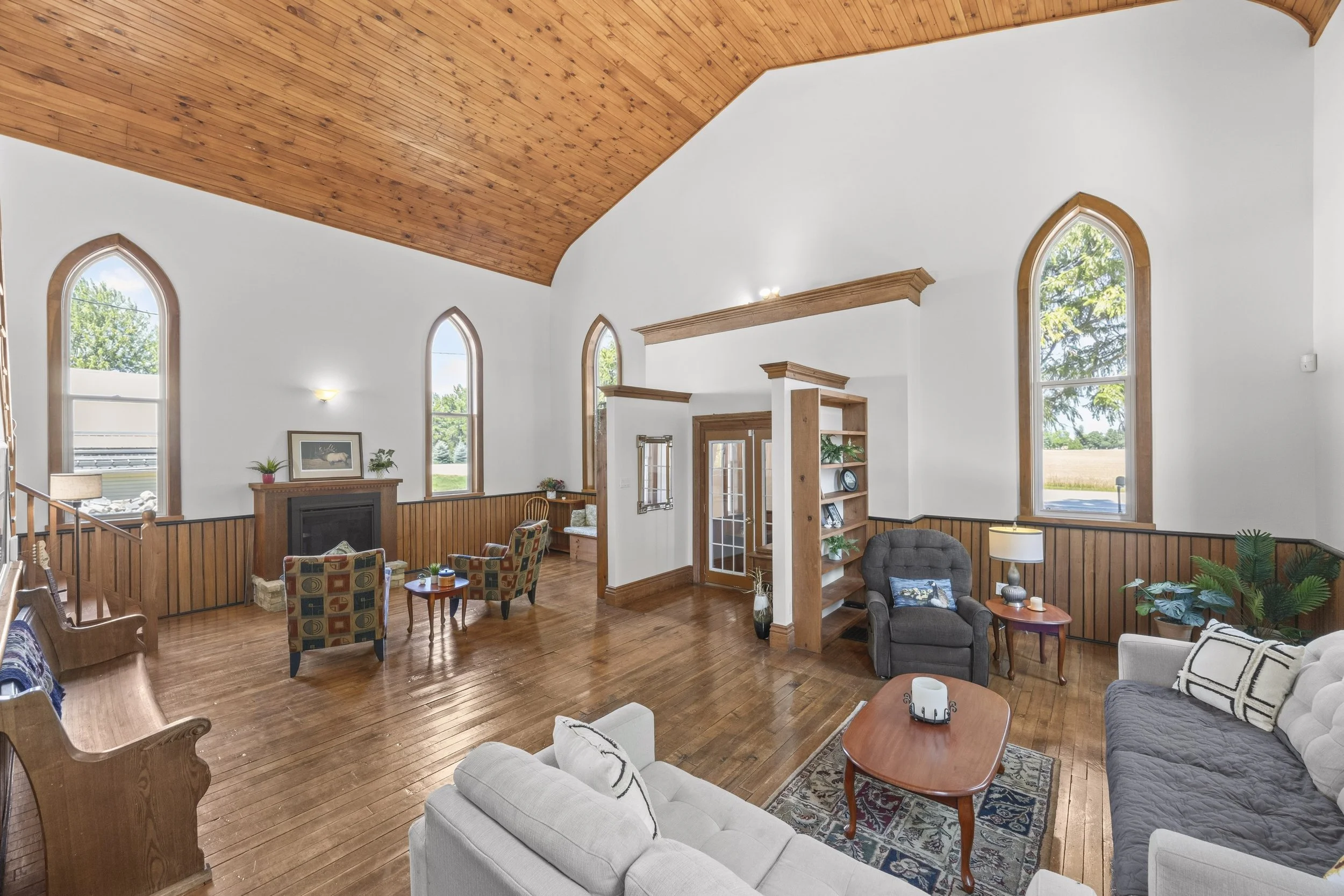 3229 Mcgillivray Dr -10.JPG