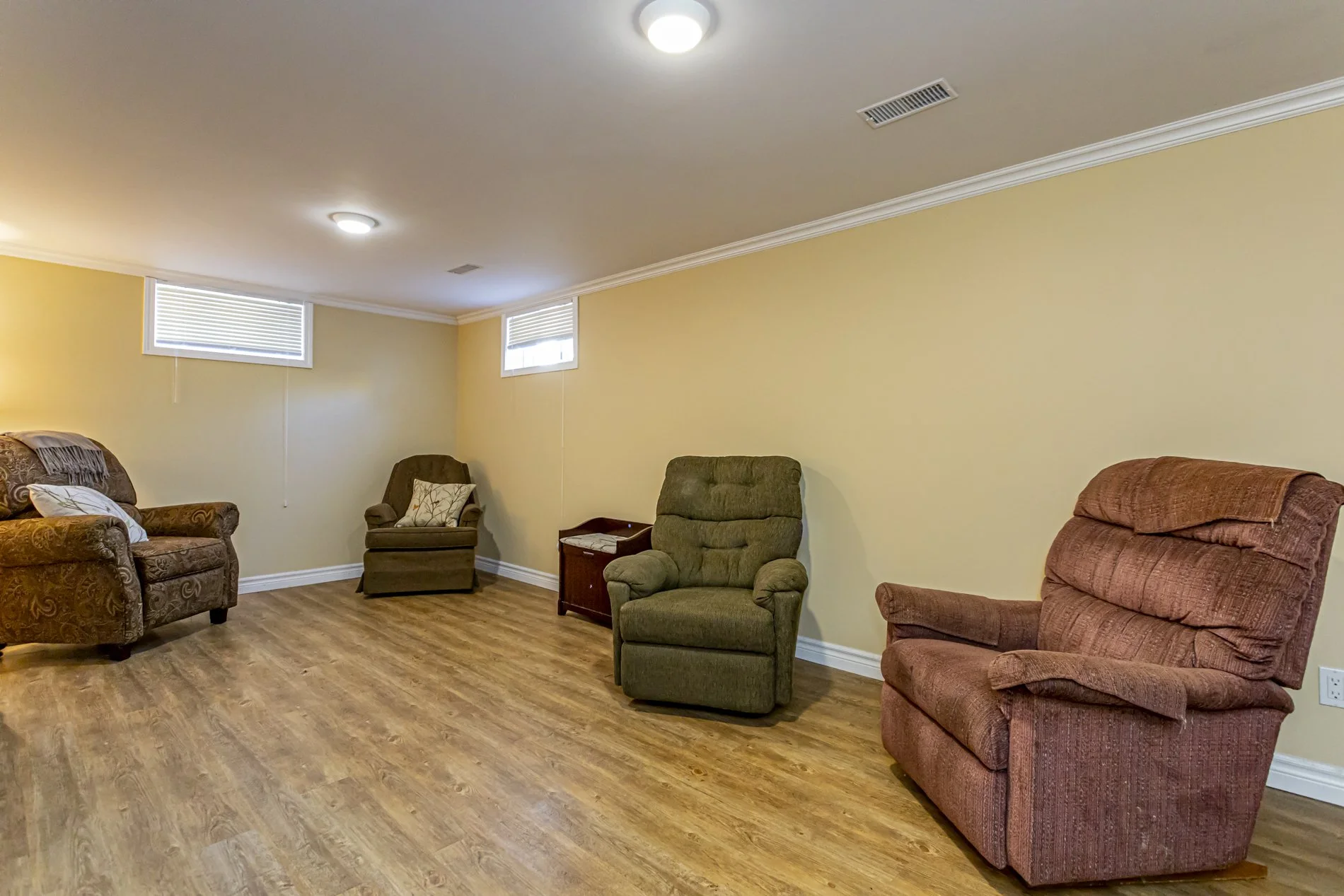 166 Base Line Rd W_34.JPG