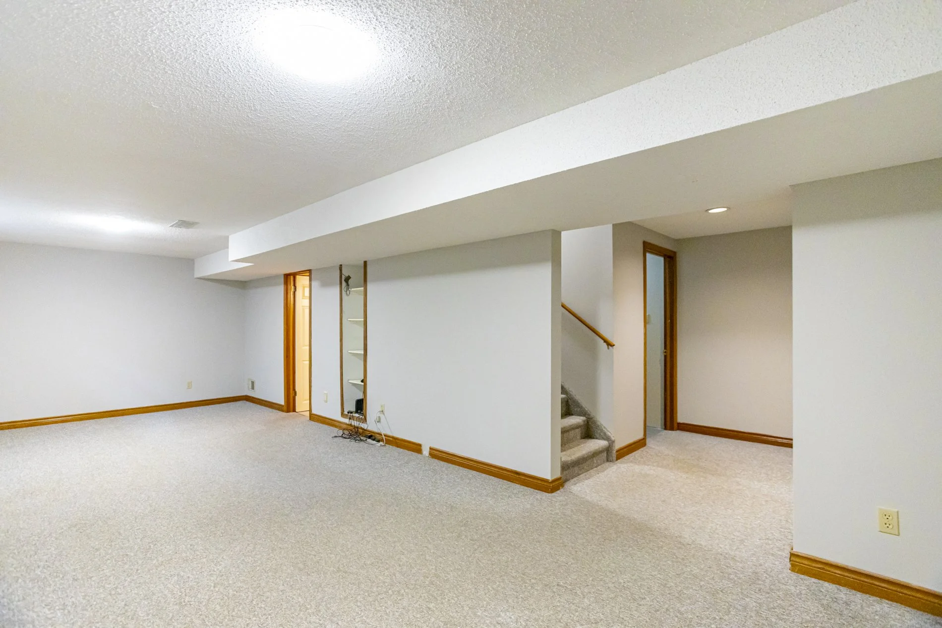 70 Thumnderbird Cres_36.JPG