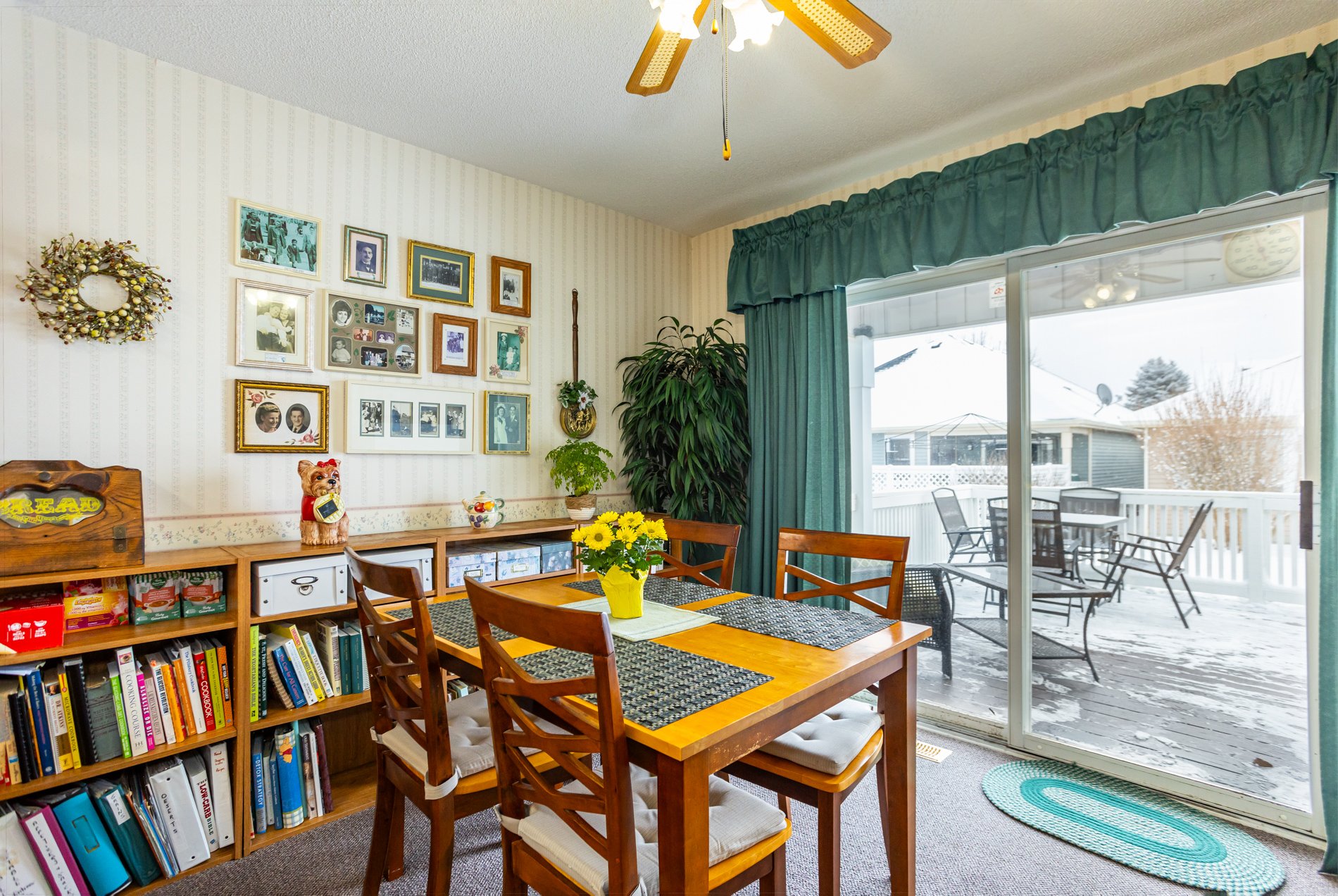 60 Hawkins Cres-31.jpg
