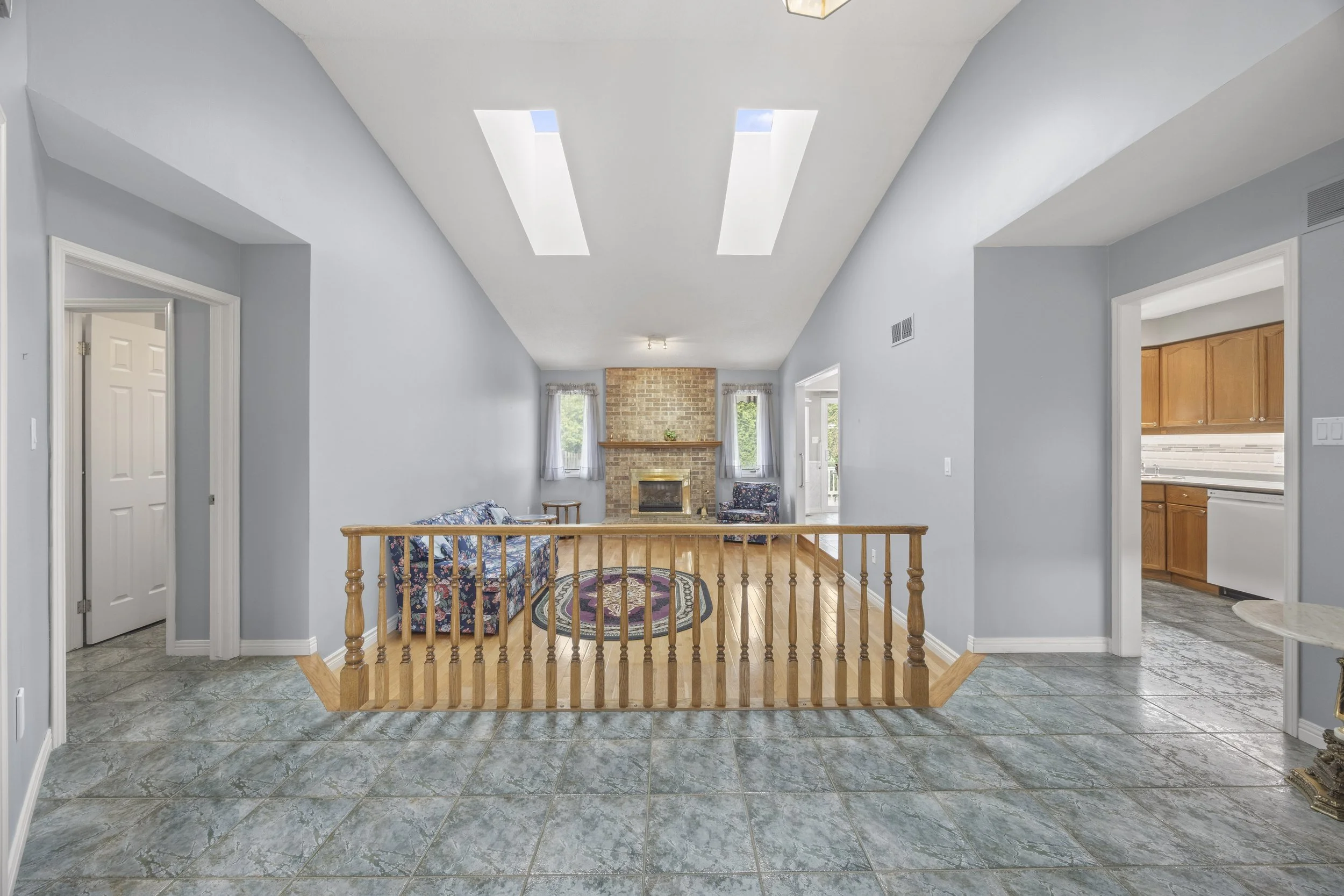 7069 Diane Cres -17.JPG