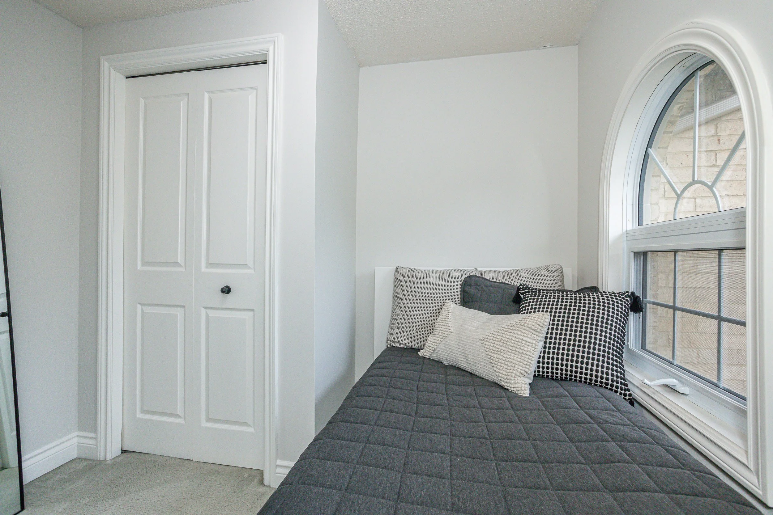 10-1399 Commissioners Rd W-31.jpg