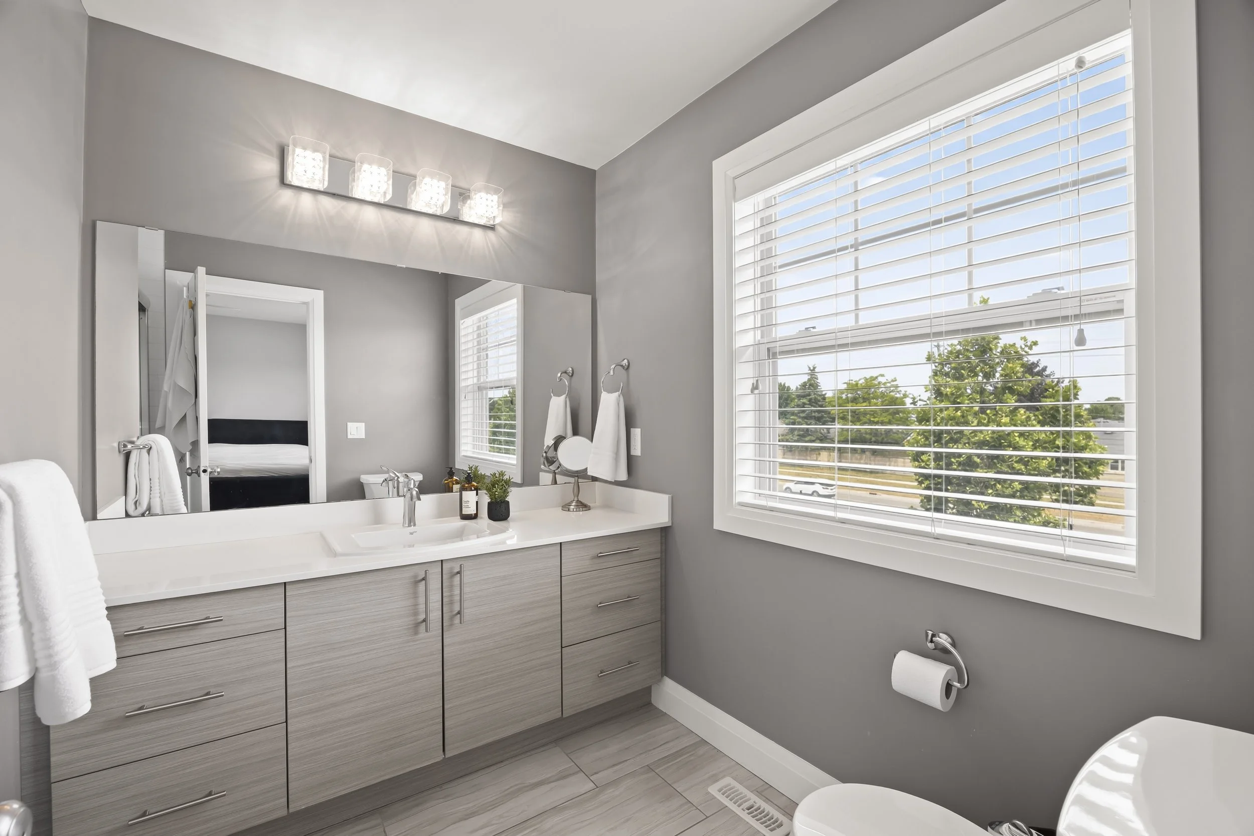 18-3025 Singleton Ave -35.JPG