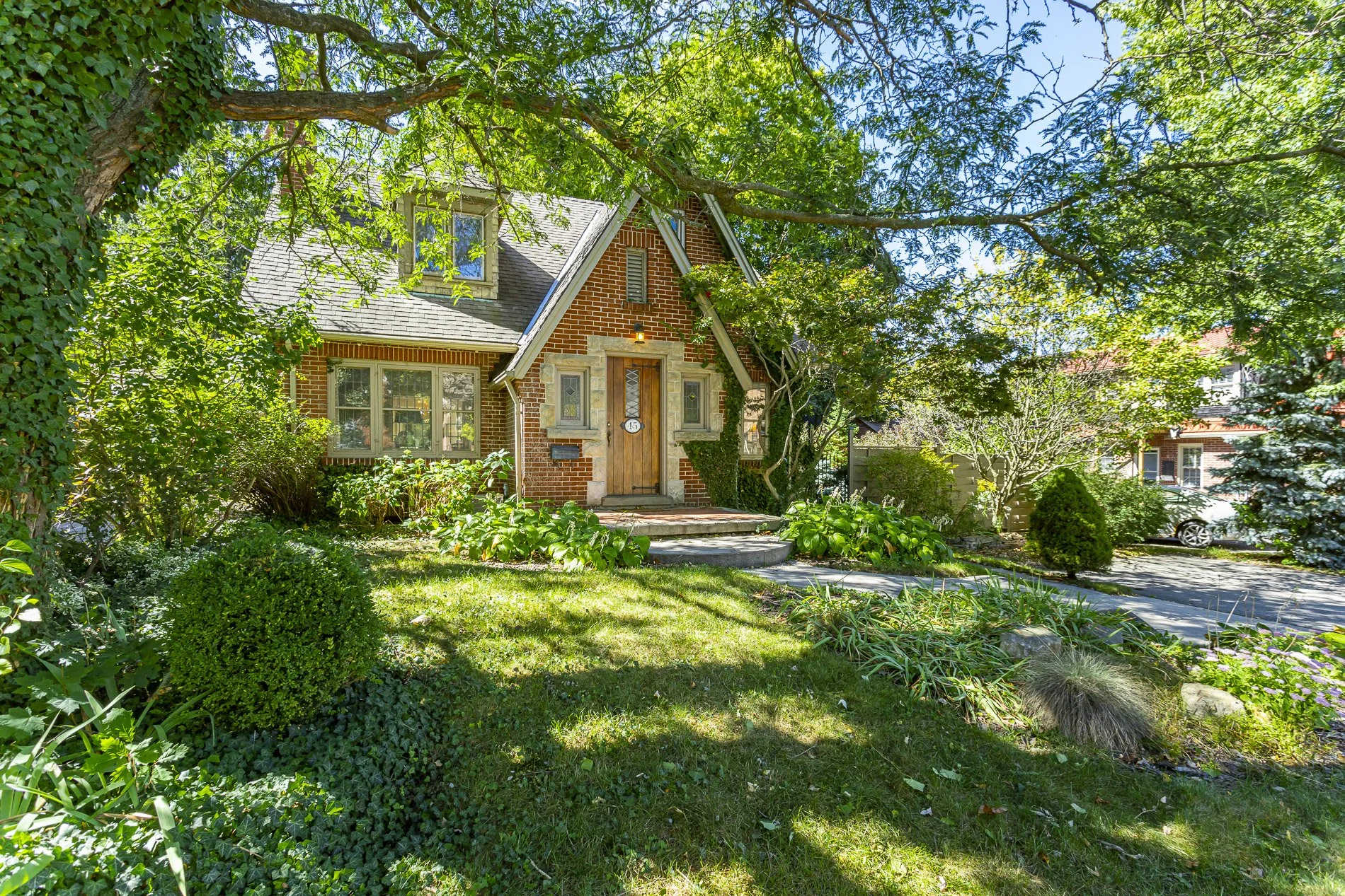 45 Carfrae Cres_02.jpg