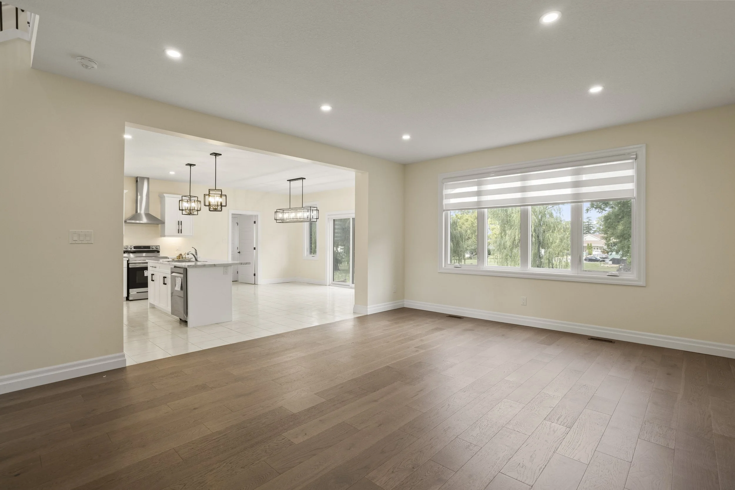 74 Royal Cres -10.JPG