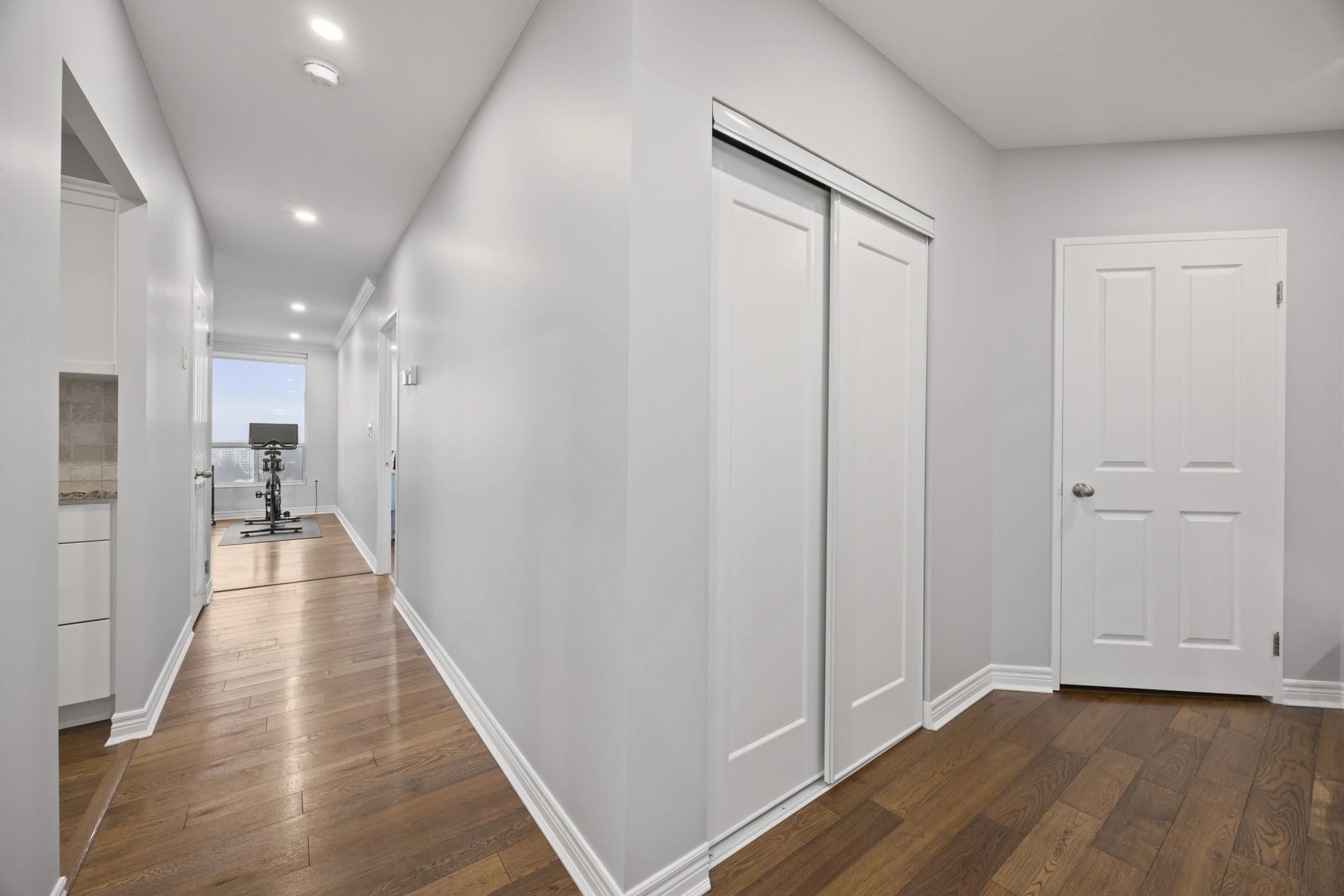 1104-353 Commissioners Rd W -08.JPG