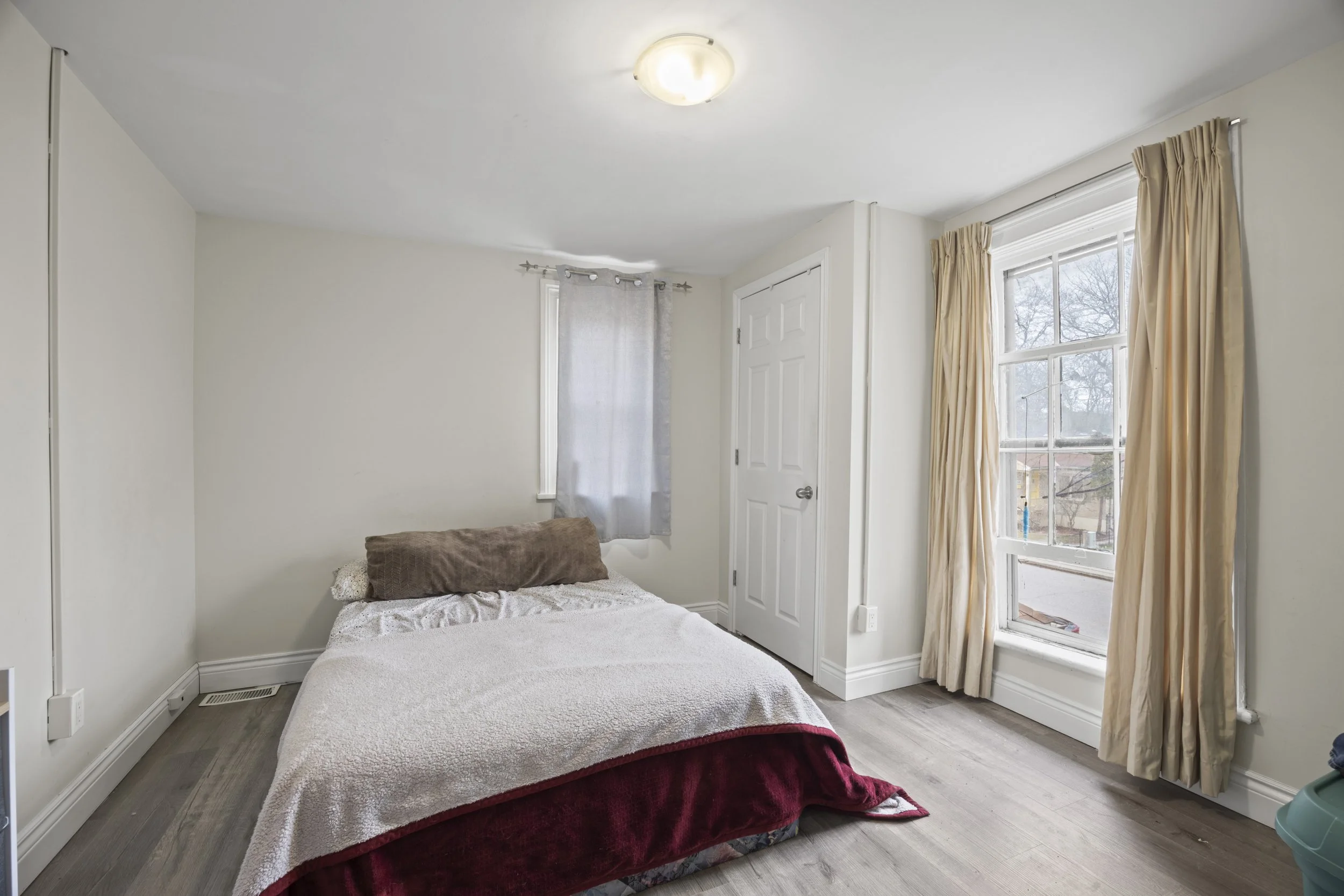 434 Dufferin Ave -17.JPG