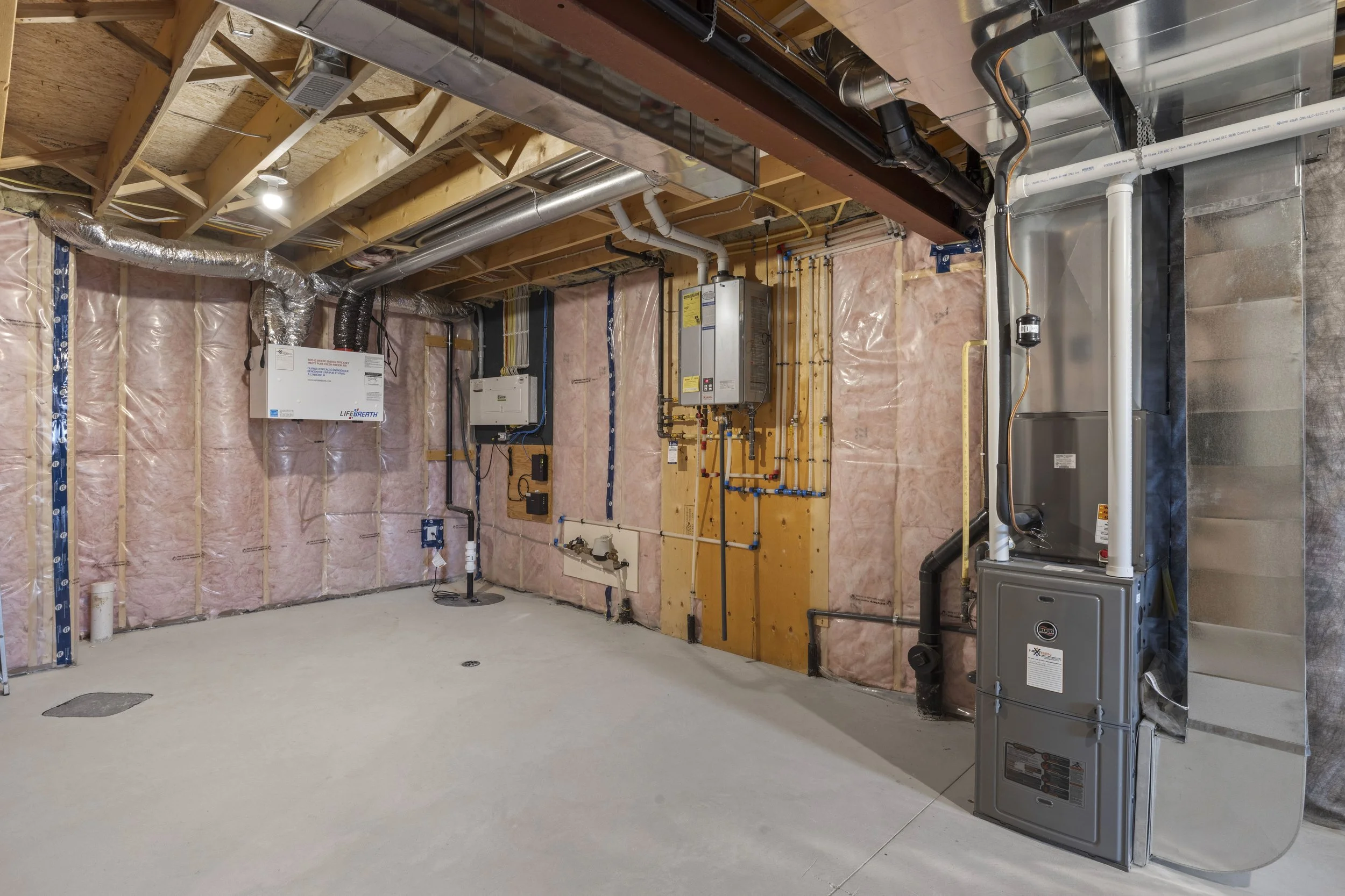 100 Rowe Ave -32.JPG