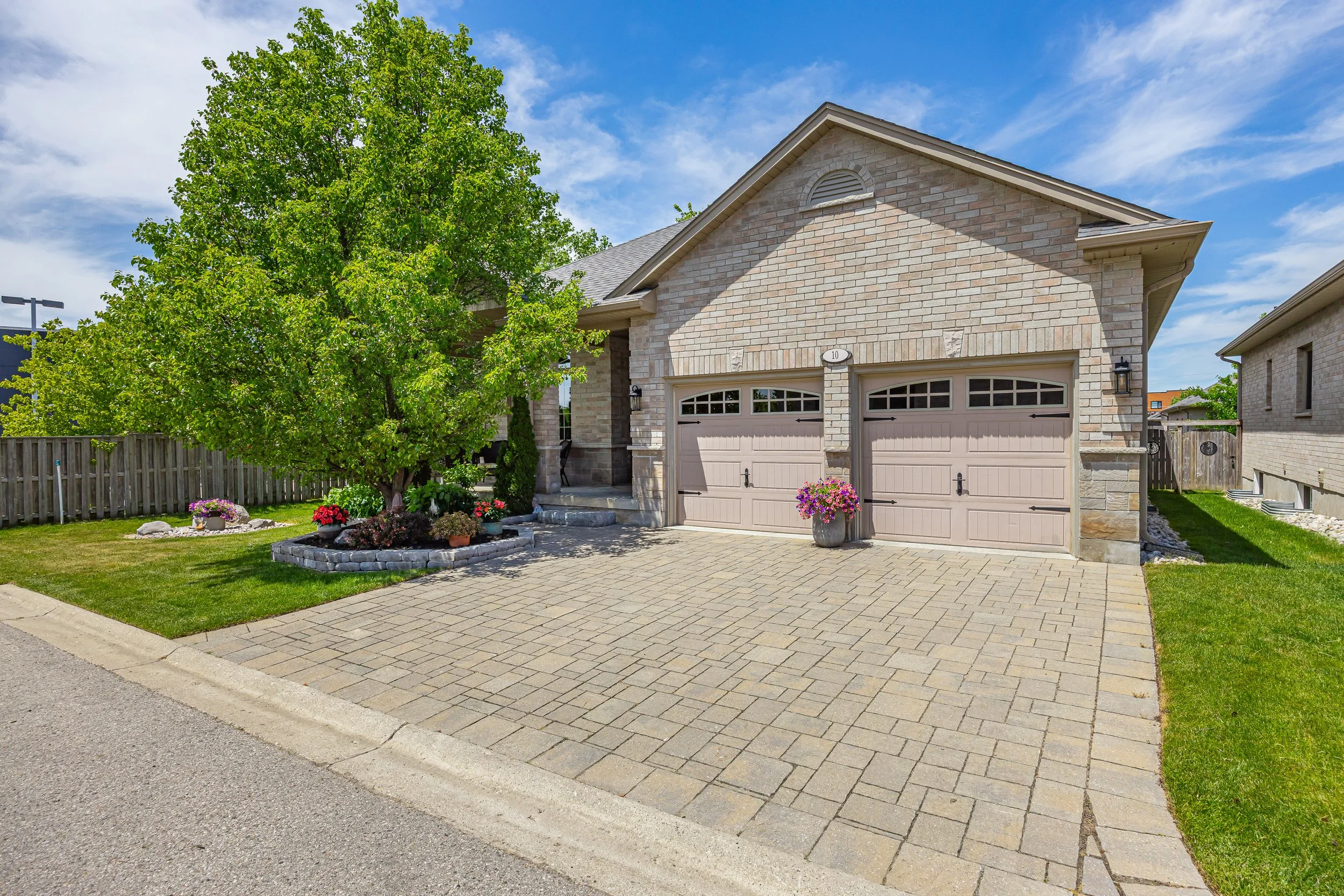 10-2080 Beaverbrook Ave -01.jpg