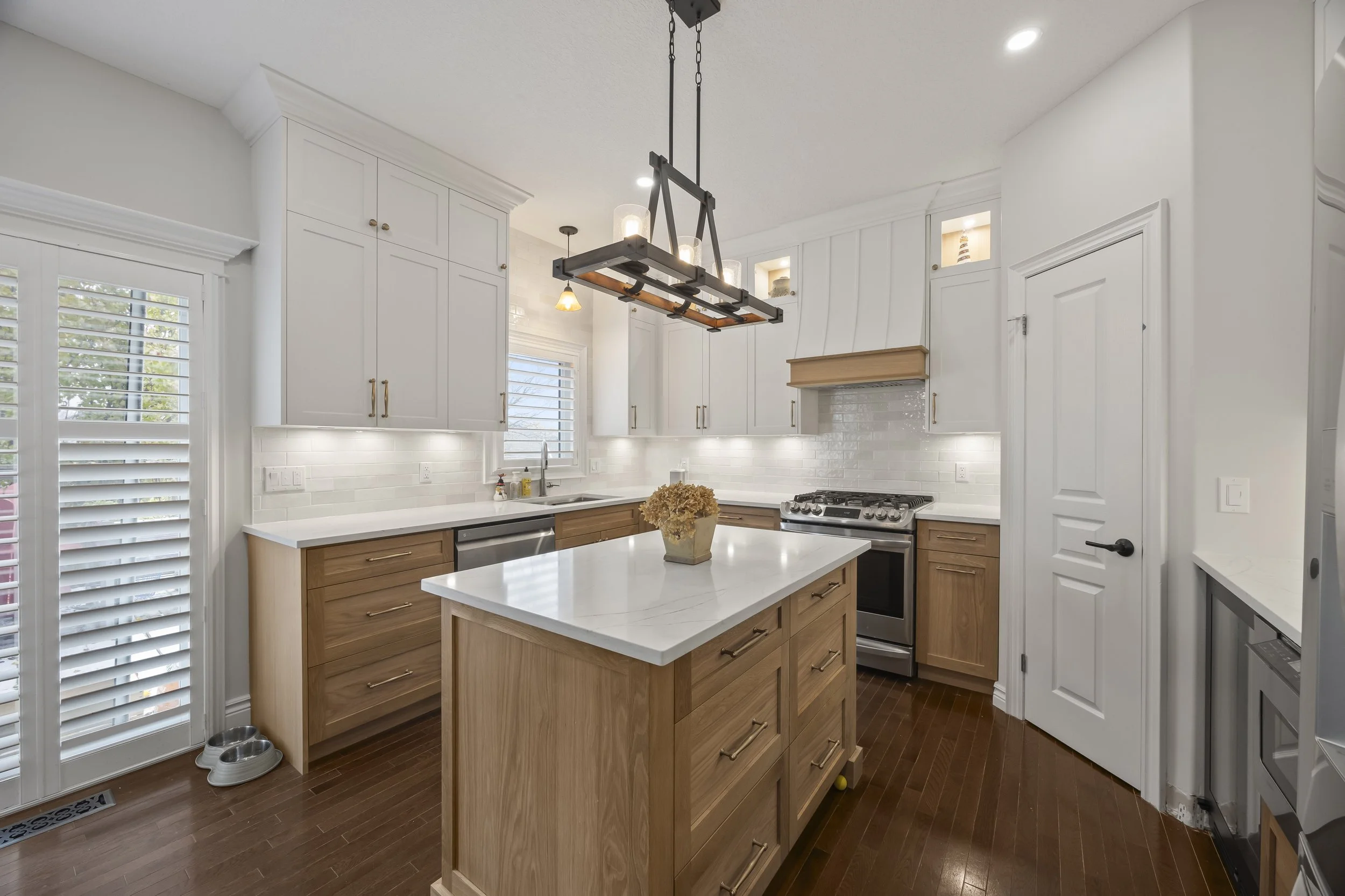 672 Clearwater Cres -02.JPG