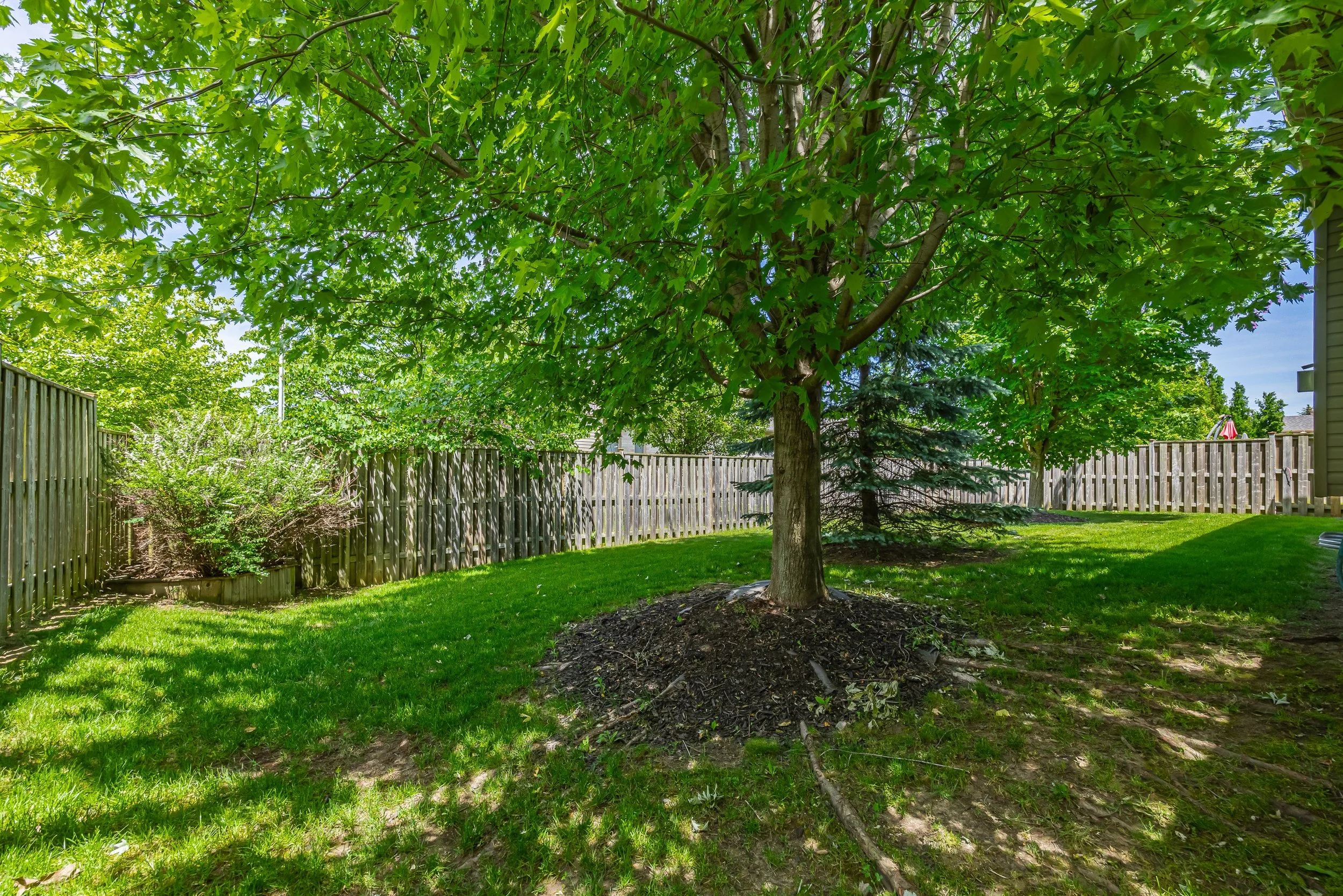 10-2080 Beaverbrook Ave -46.jpg