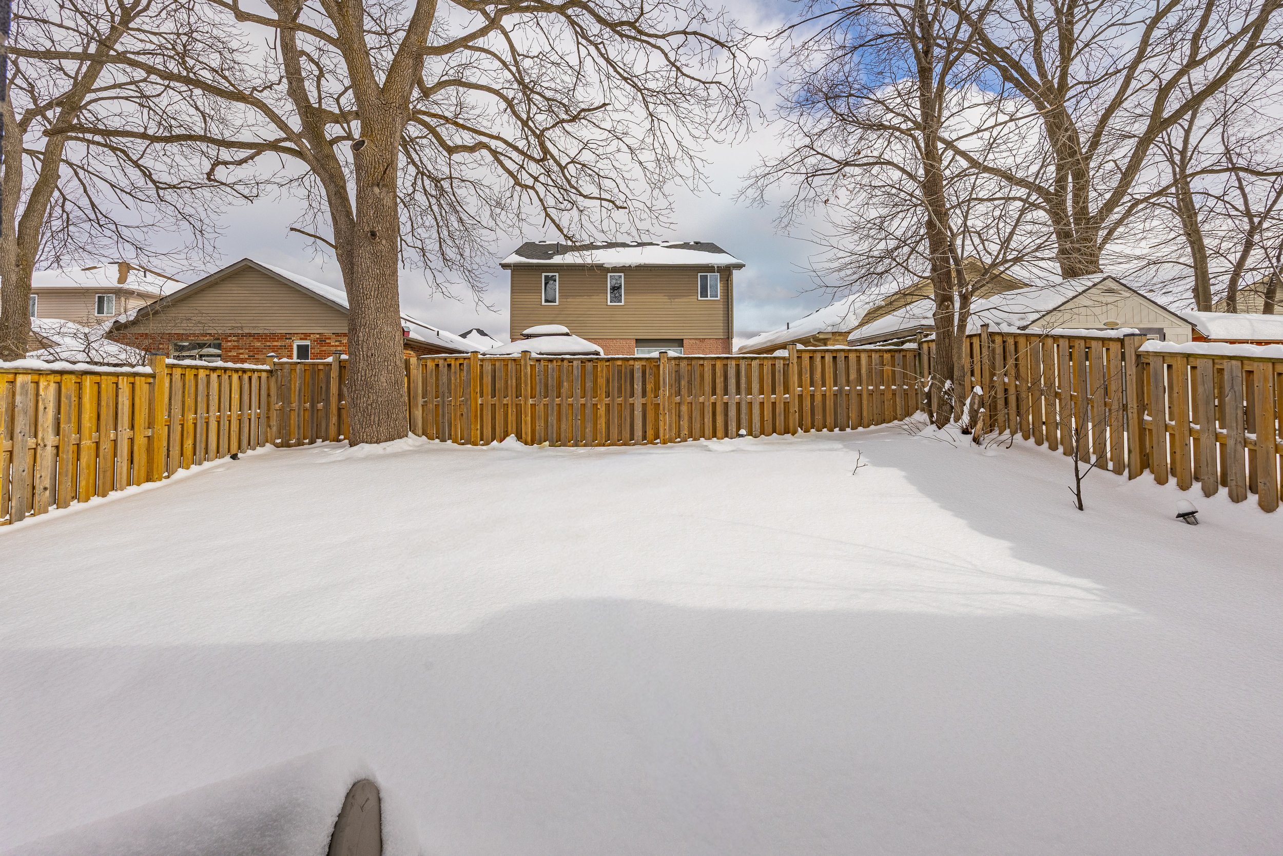 471 Sophia Cres -40.jpg