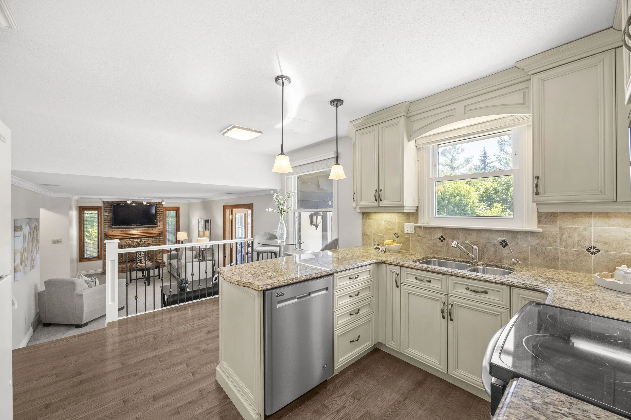 923 Farnham Rd -15.JPG