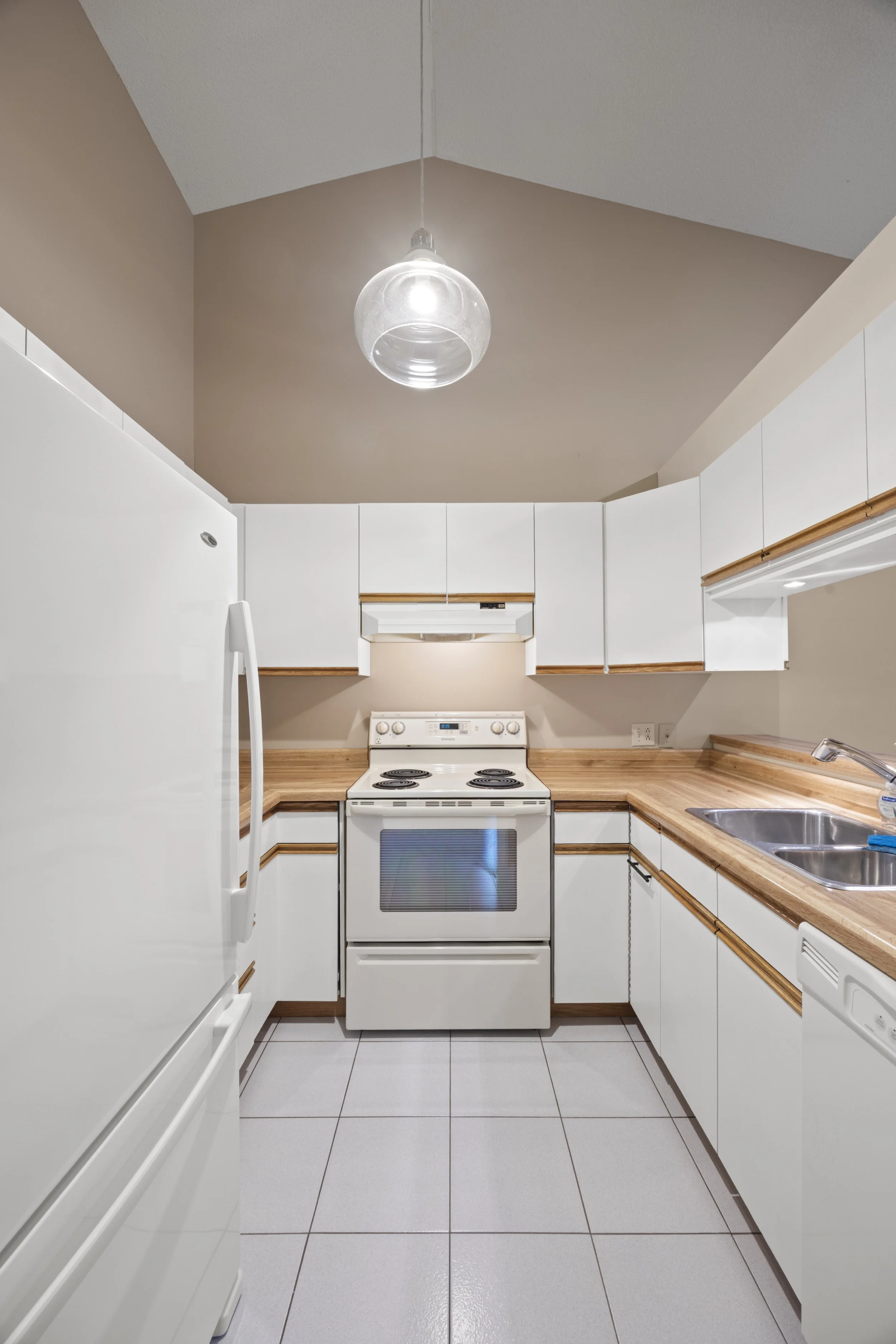 12-90 Ontario St S -20.JPG