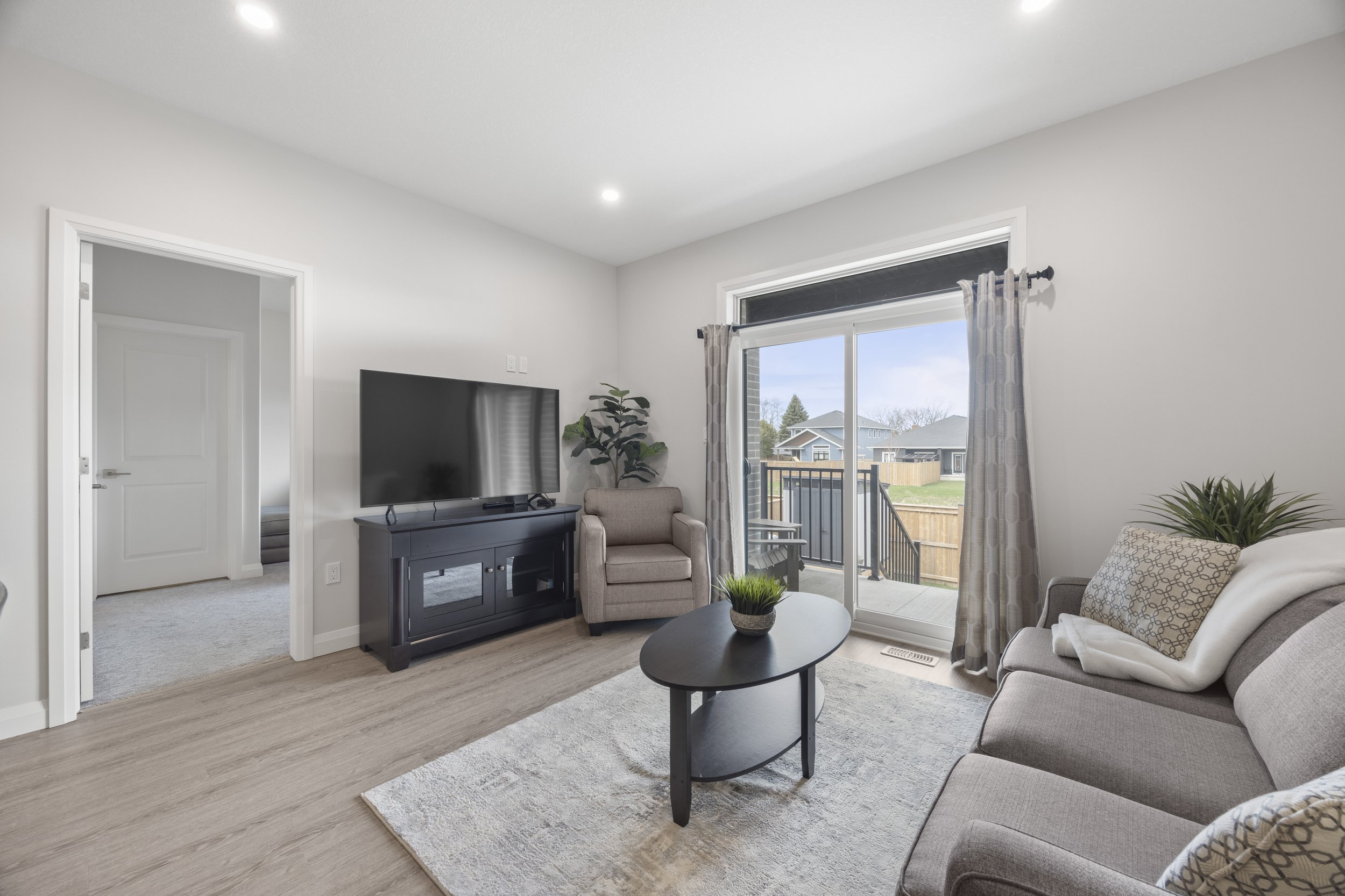 100 Rowe Ave -18.JPG