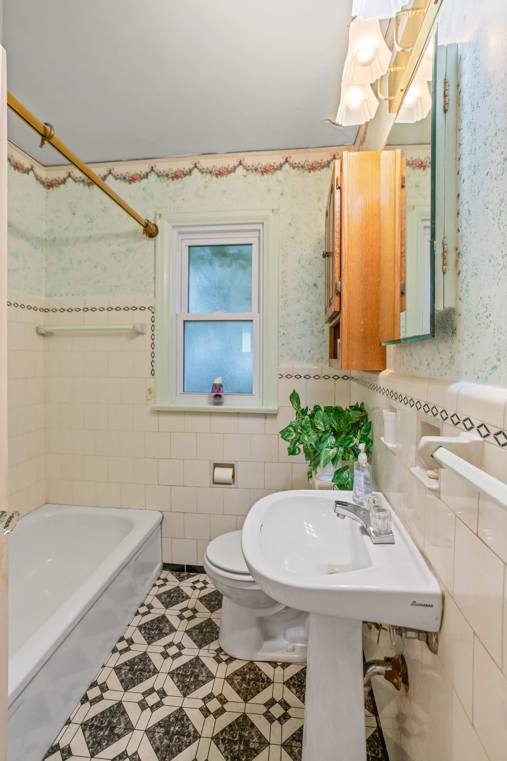 1871 Parkhurst Ave-17.jpg