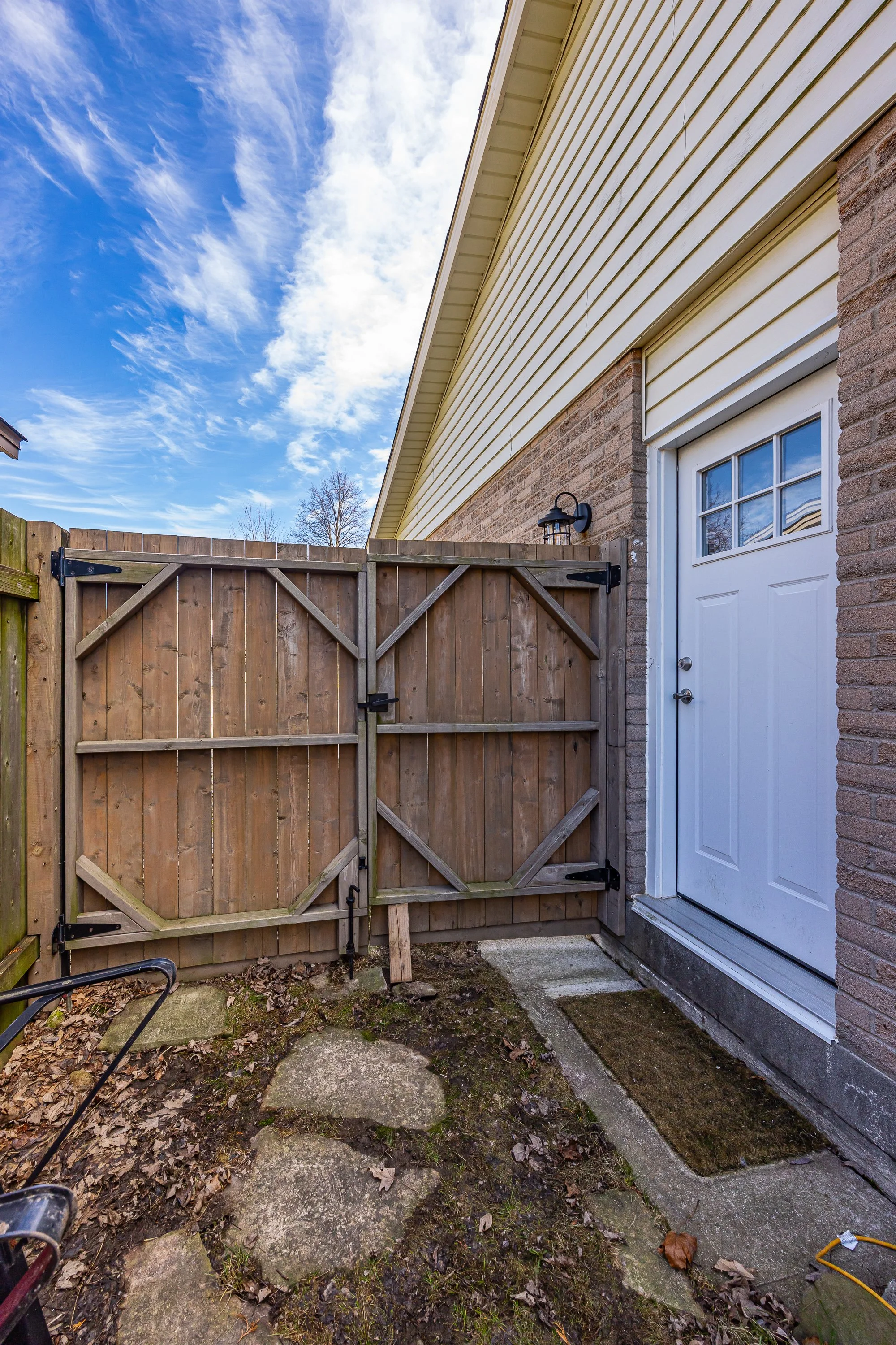 931 Farnham Rd -43.jpg