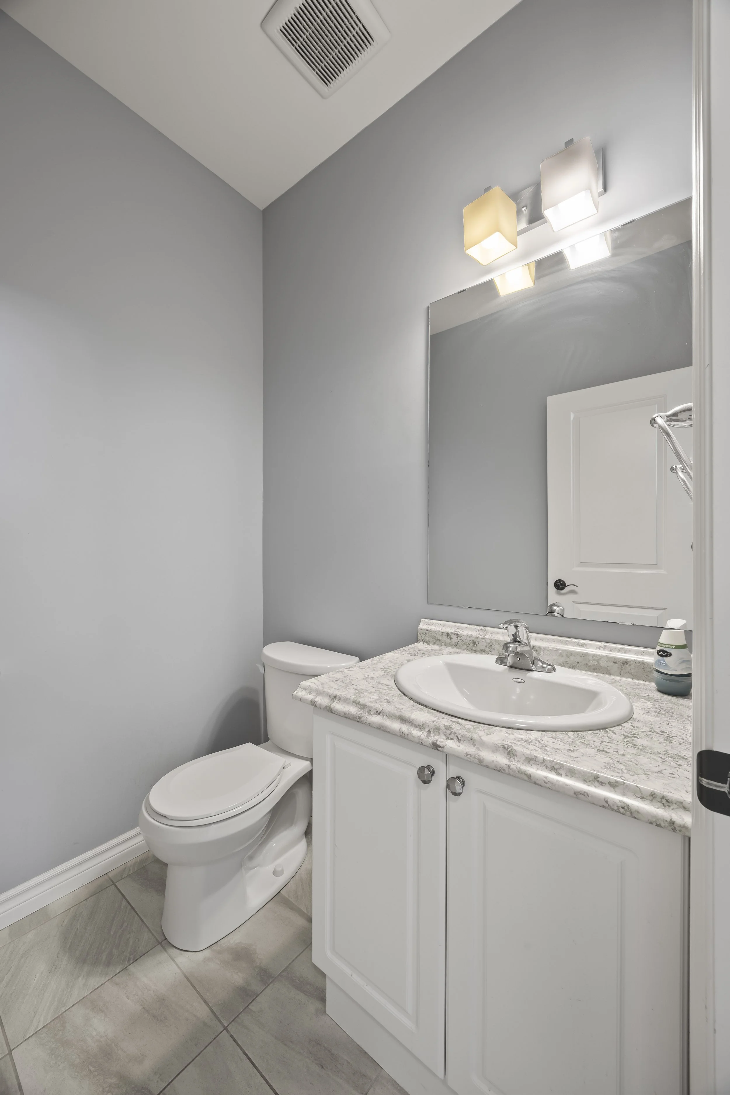 471 Sophia Cres -19.JPG