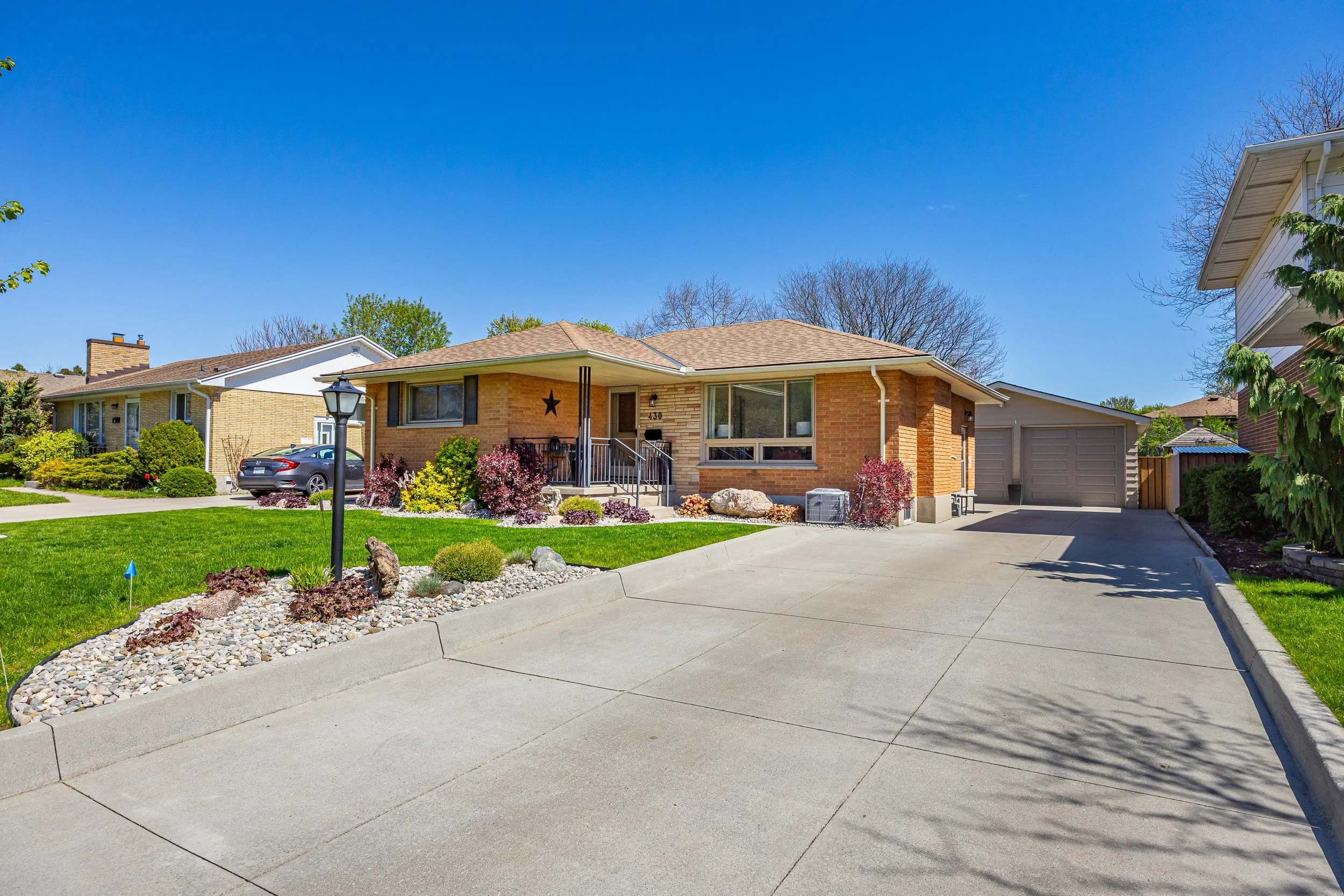 430 Magnolia Cres -01.jpg