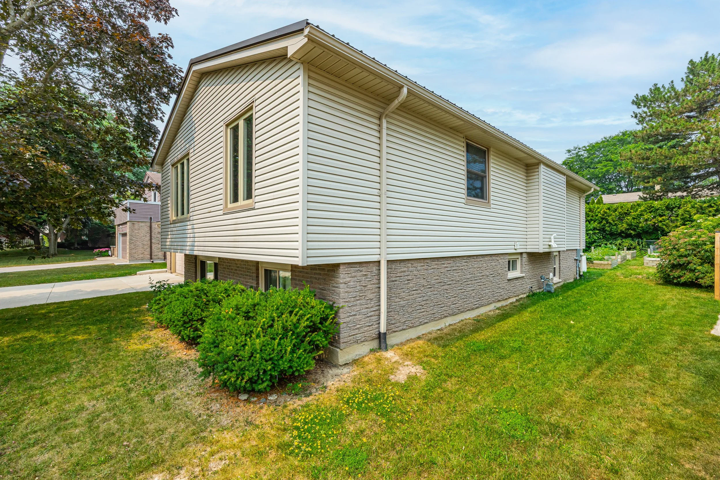 EXT - 708 Village Green Ave-10.jpg