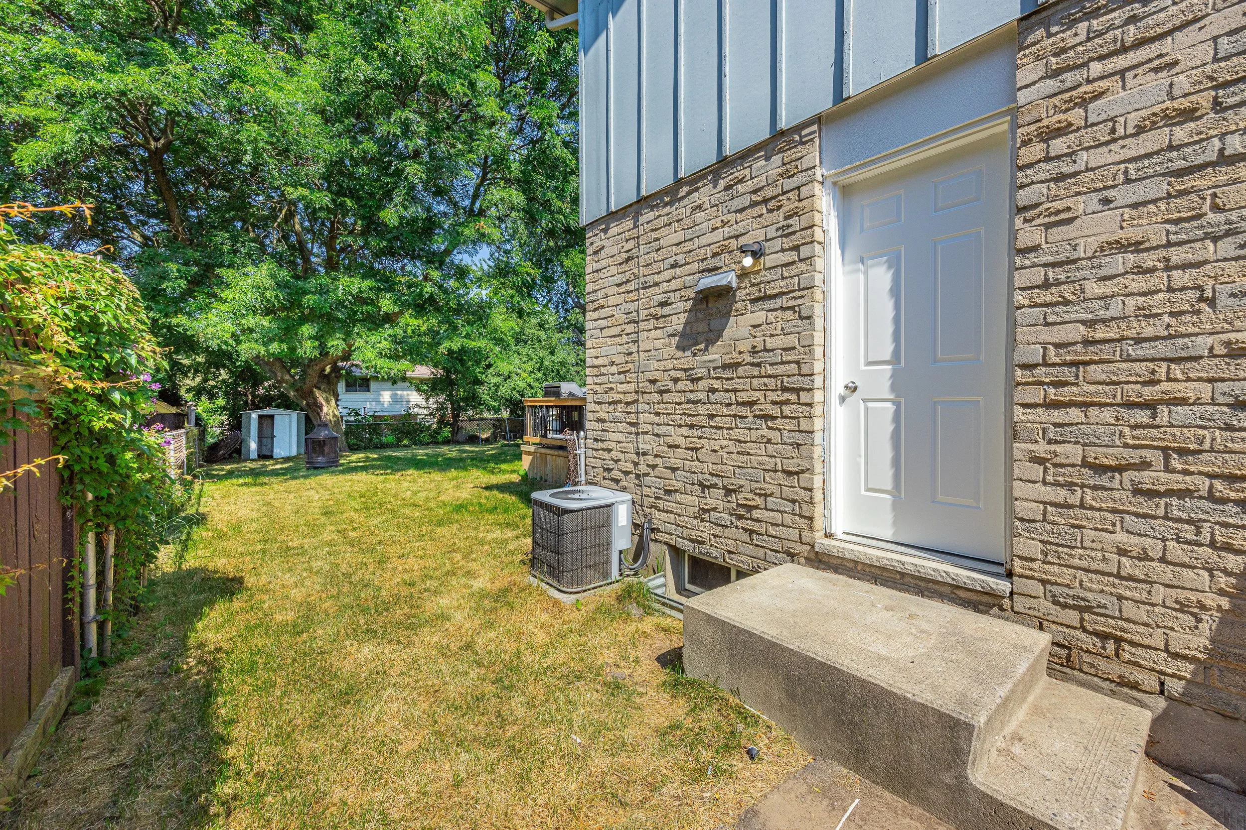 1767 Aldersbrook Rd -04.jpg
