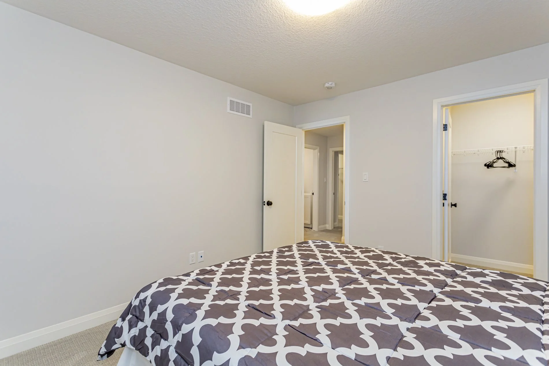 25-93 Stonefield Ln_46.JPG