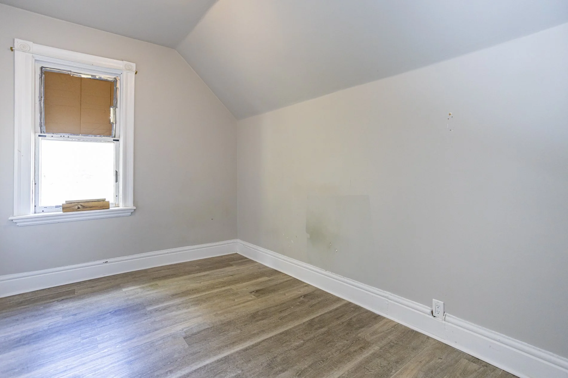 621 Dufferin Ave_16.JPG