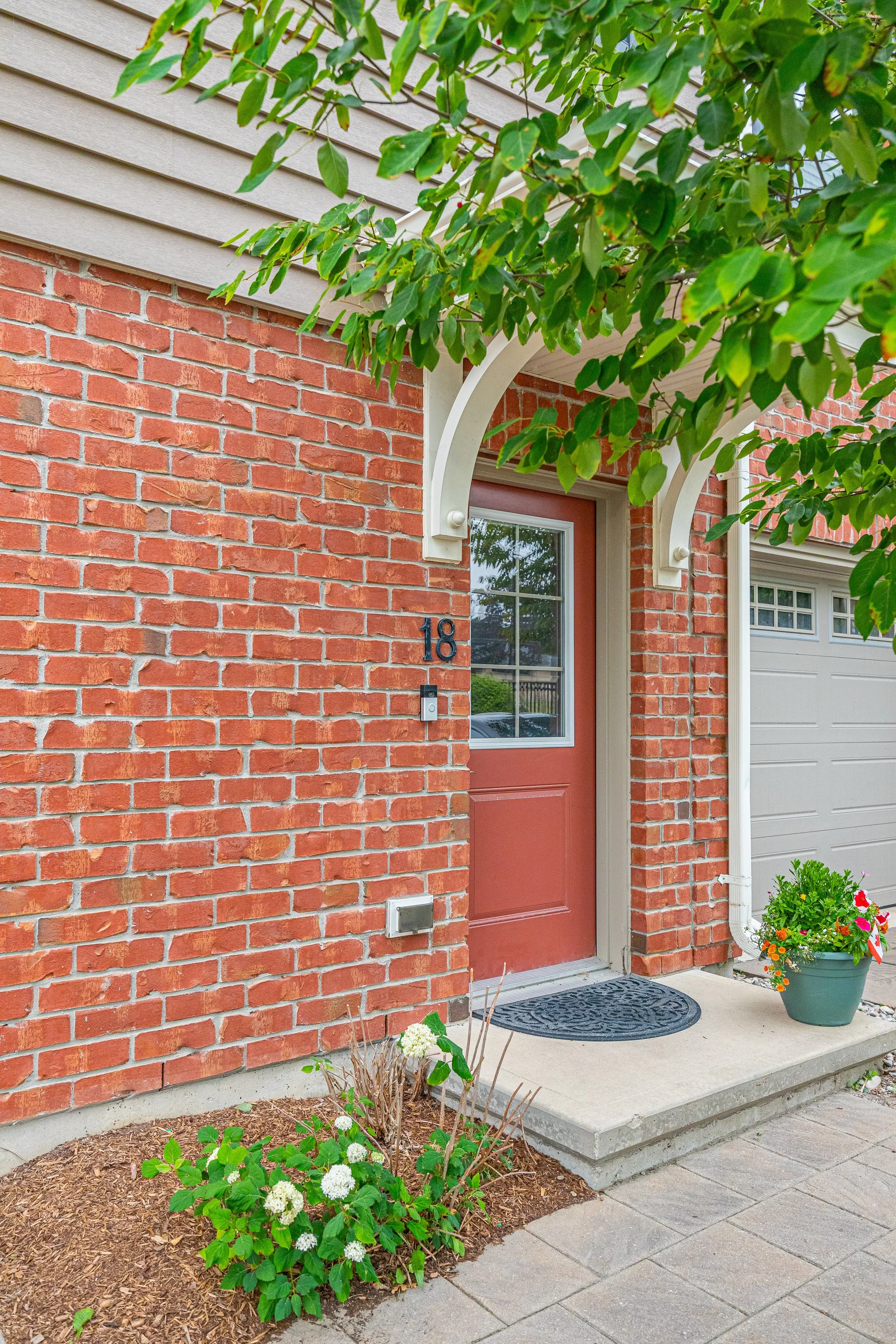 18-3025 Singleton Ave -05.jpg