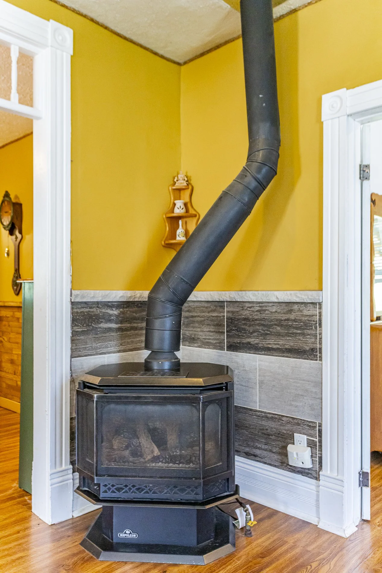 151 Simpson St_11.jpg