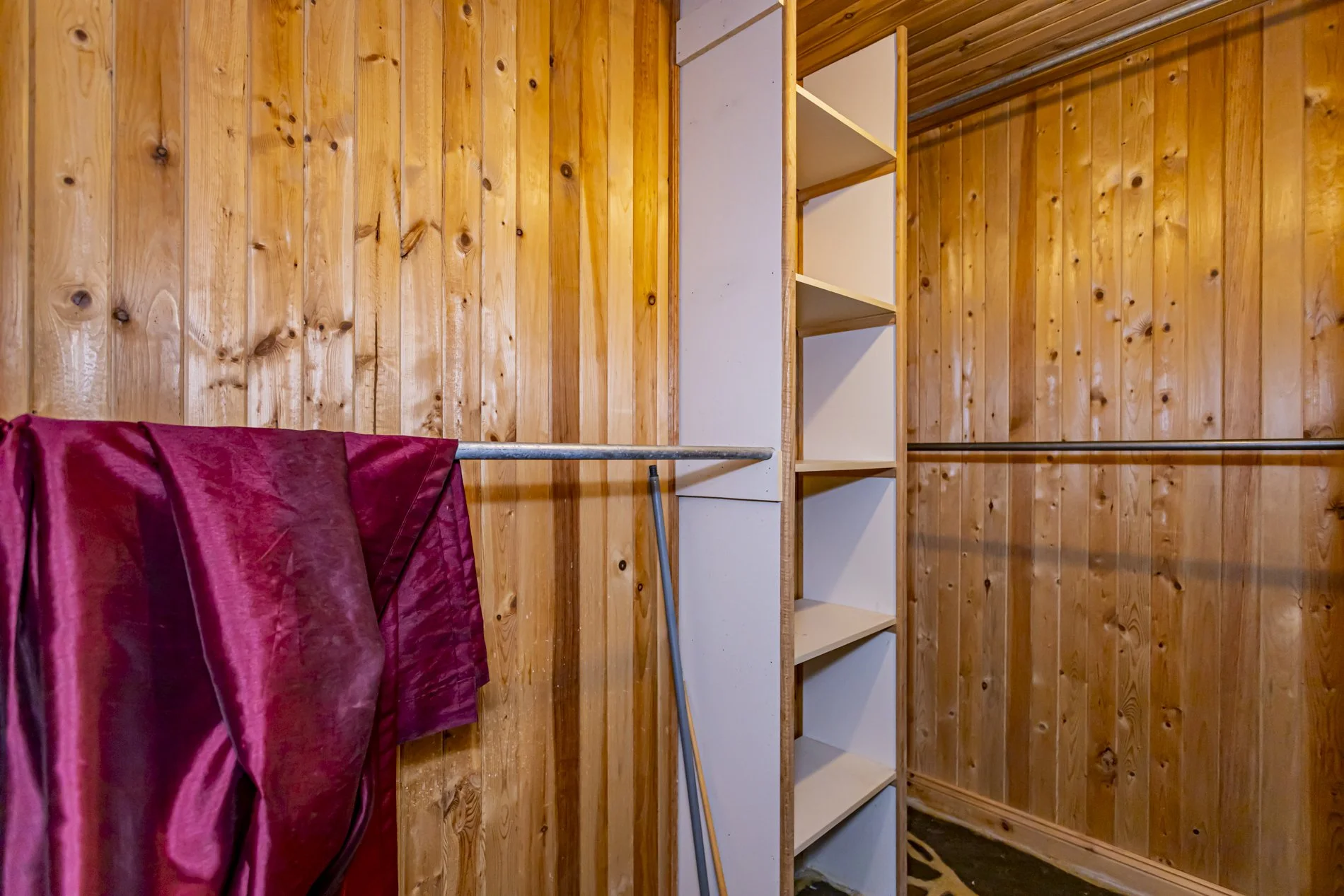 545 Commissioners Rd W_21.JPG