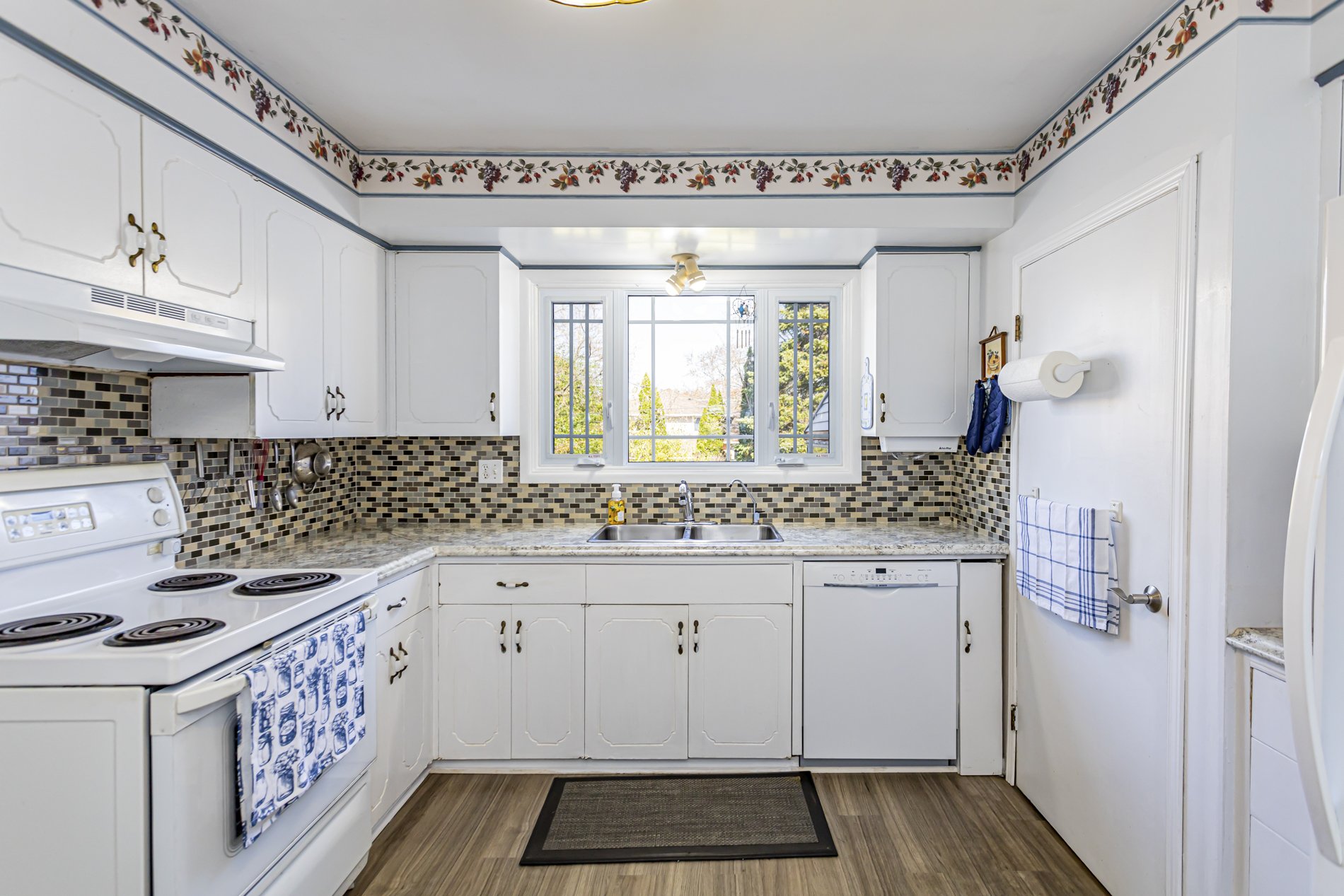 166 Base Line Rd W_17.JPG