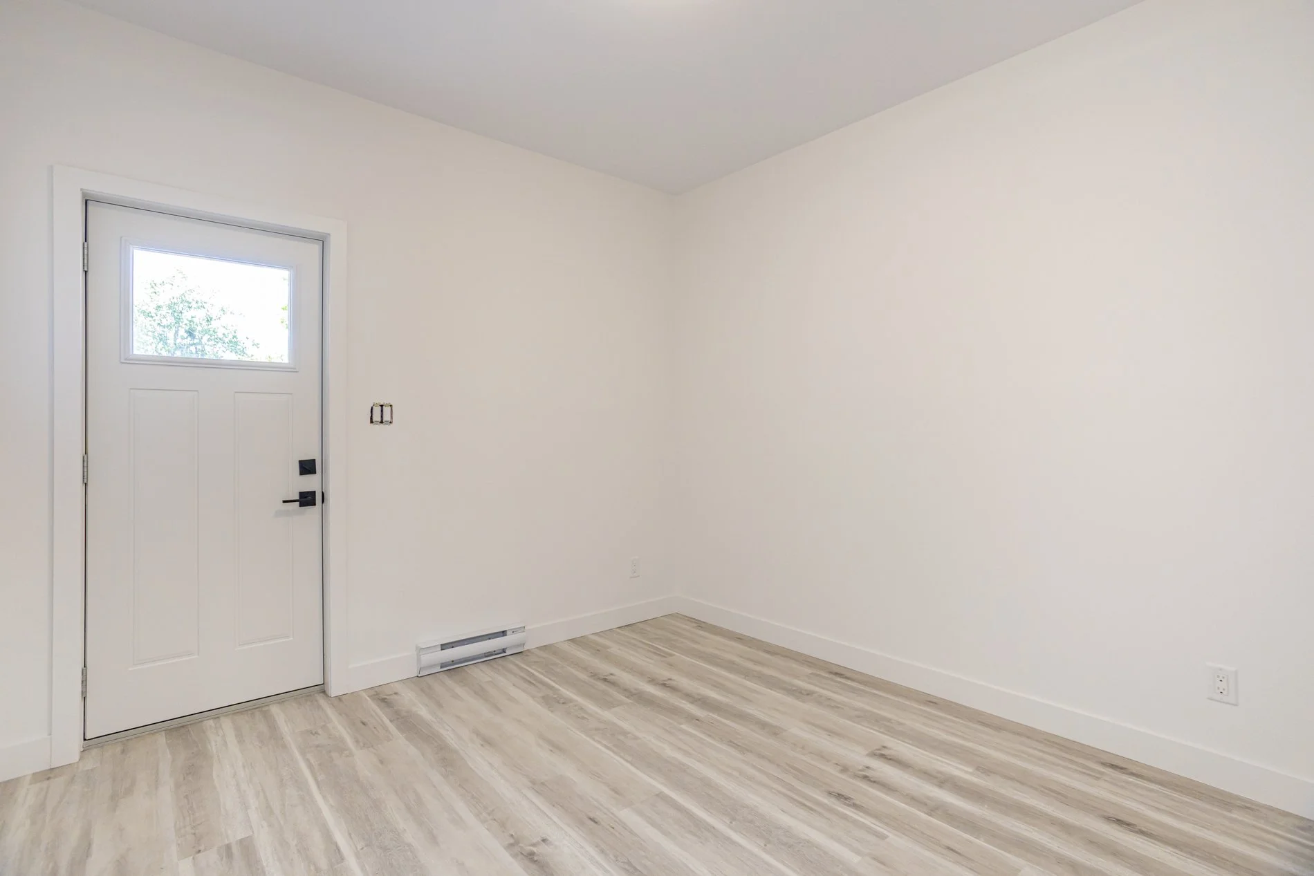 285 William St - Unit 2_12.JPG