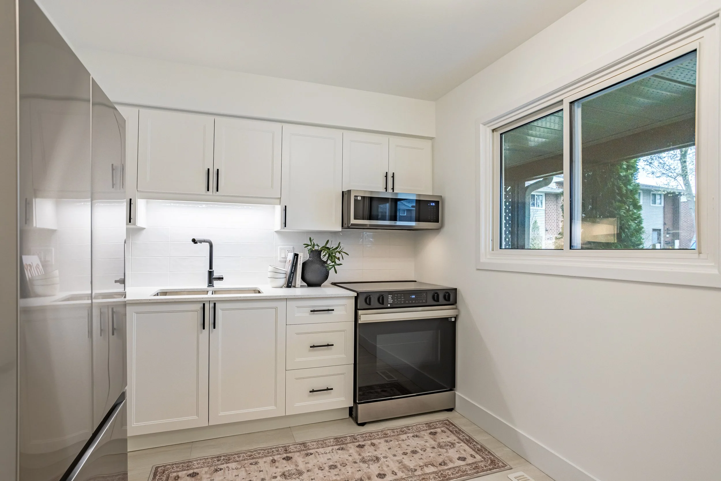 13-591 Griffith St-8.jpg