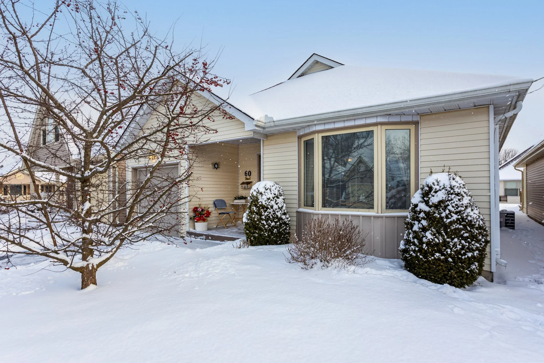 60 Hawkins Cres-1.jpg