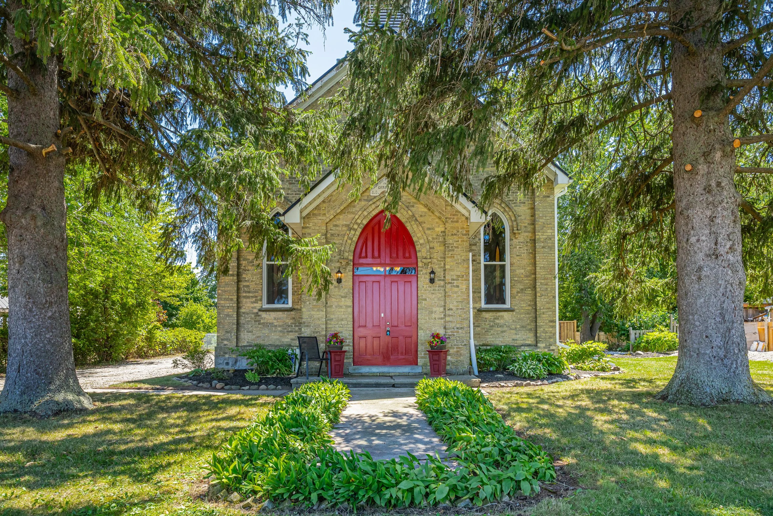 3229 Mcgillivray Dr -01.jpg