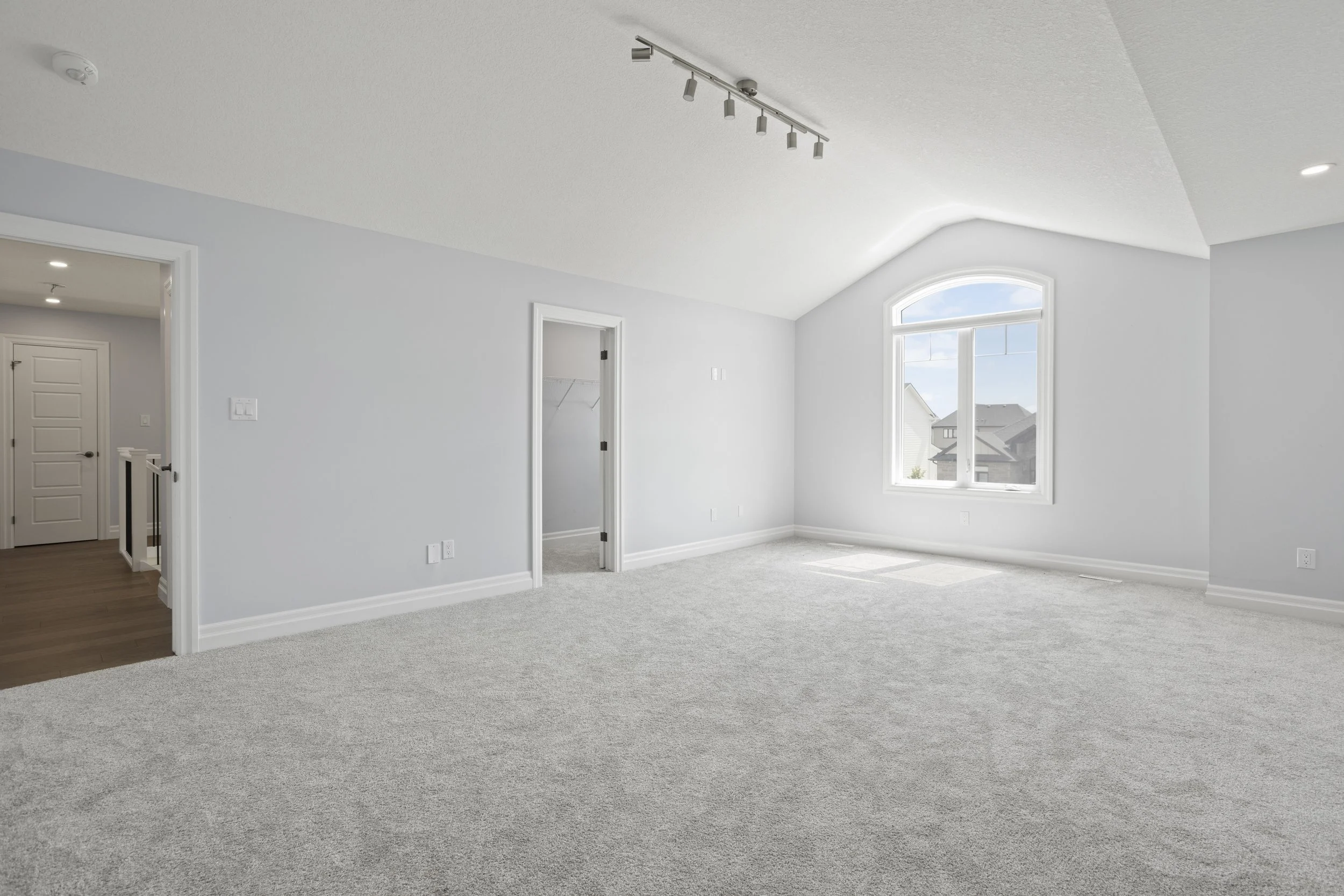 74 Royal Cres -23.JPG