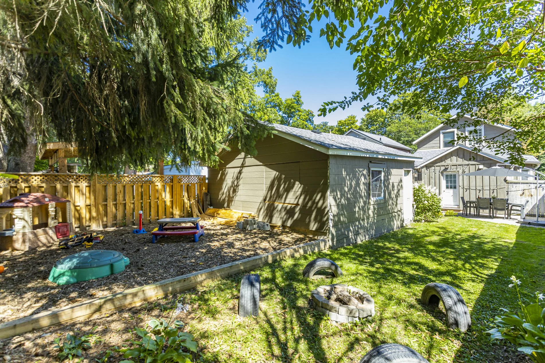 865 Colborne St_41.jpg