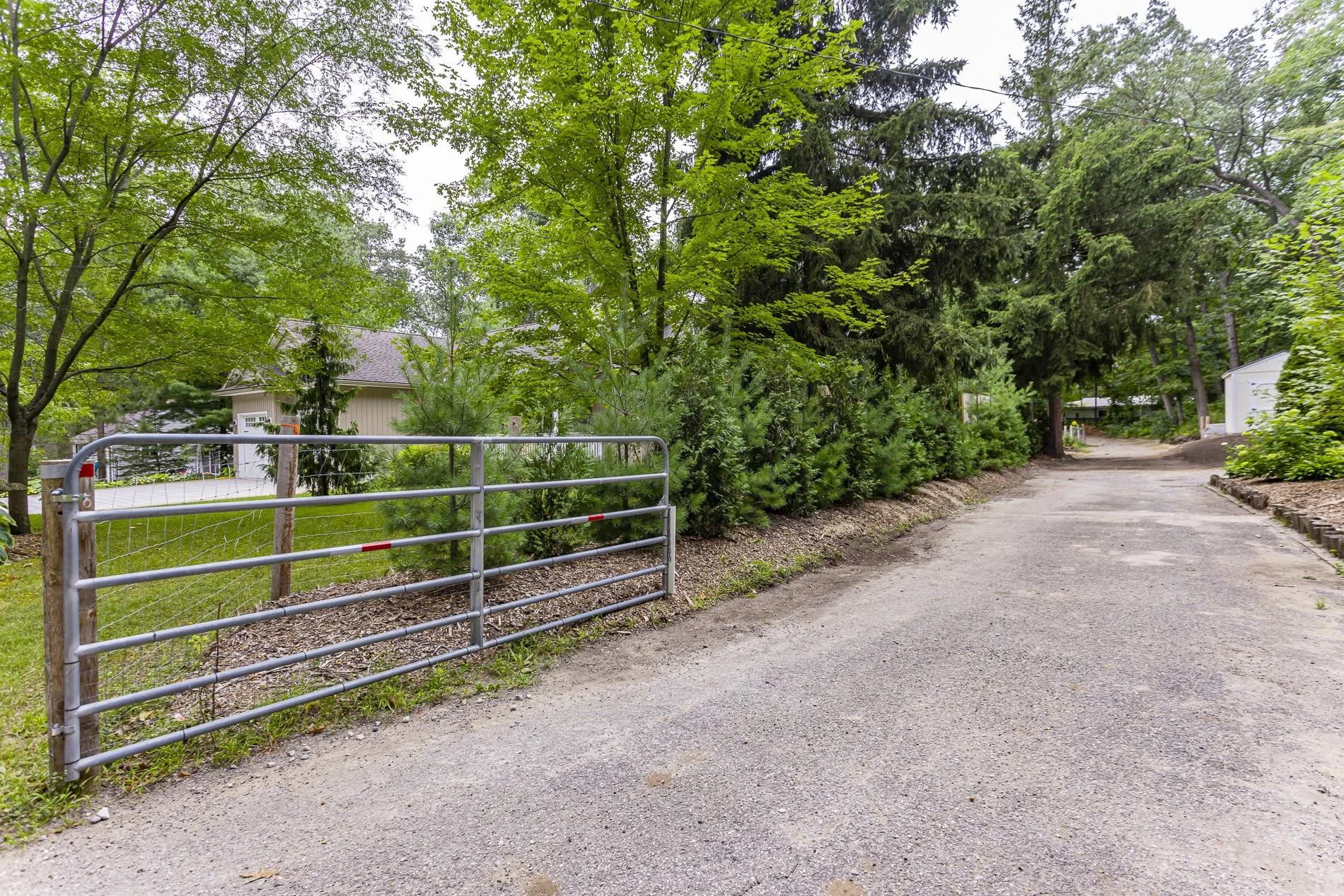 9962 Northville Cres_02.jpg