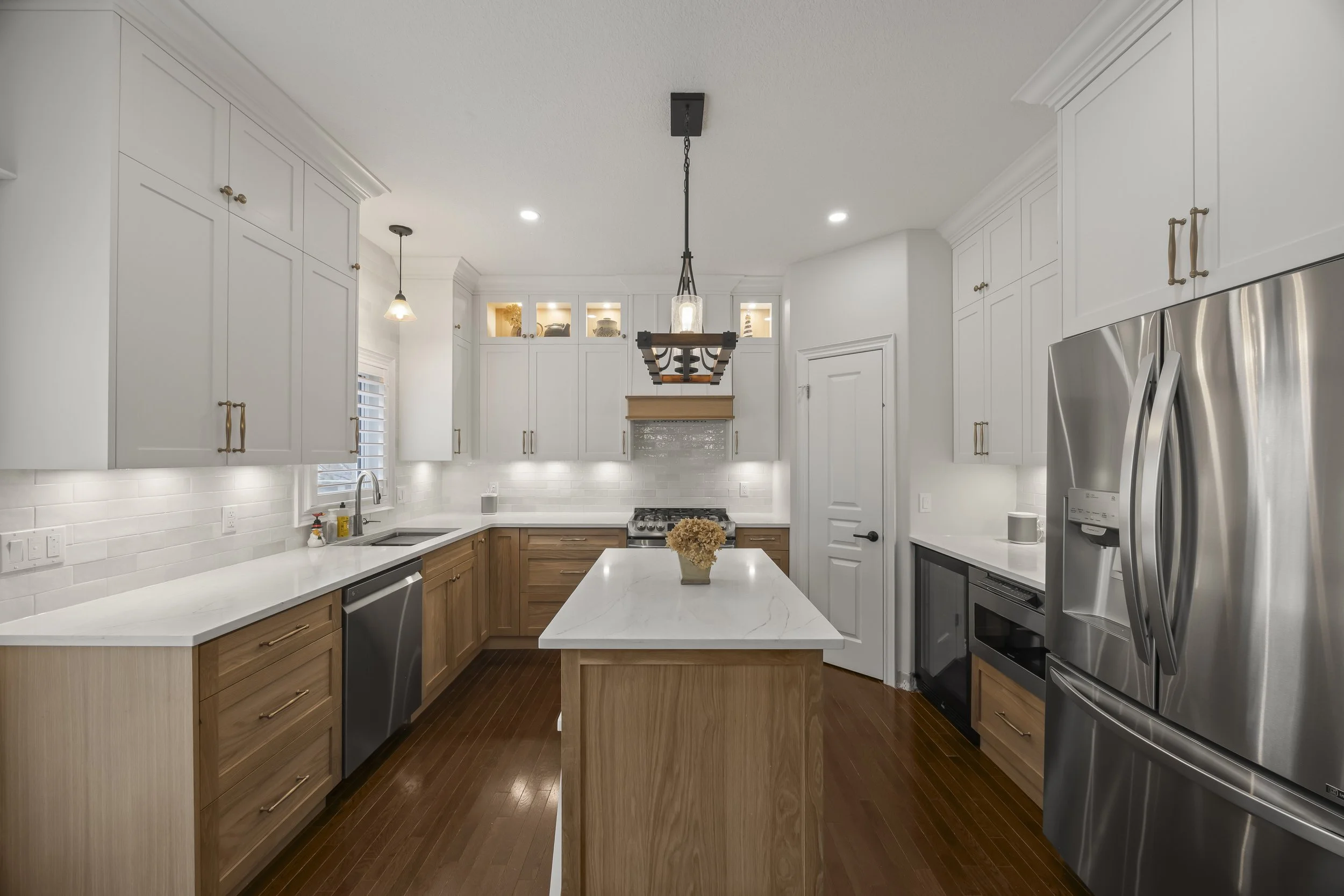 672 Clearwater Cres -01.JPG