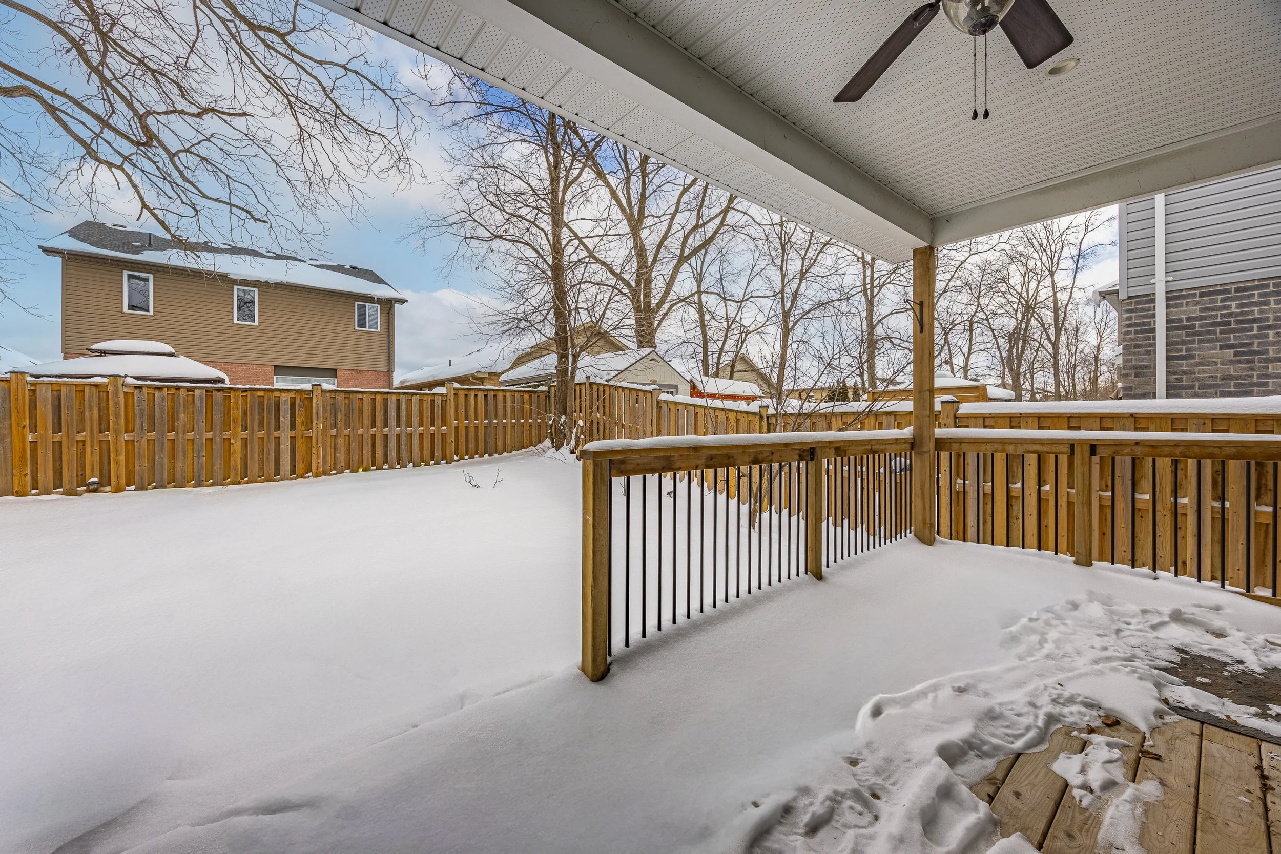 471 Sophia Cres -41.jpg