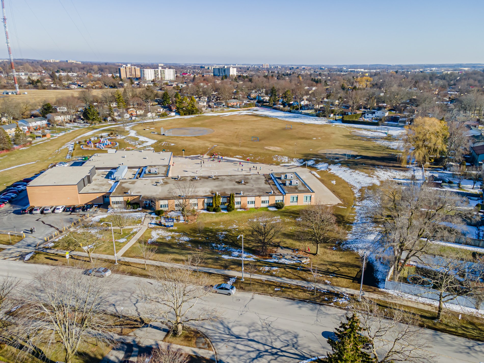672 Alanbrook St-42.jpg