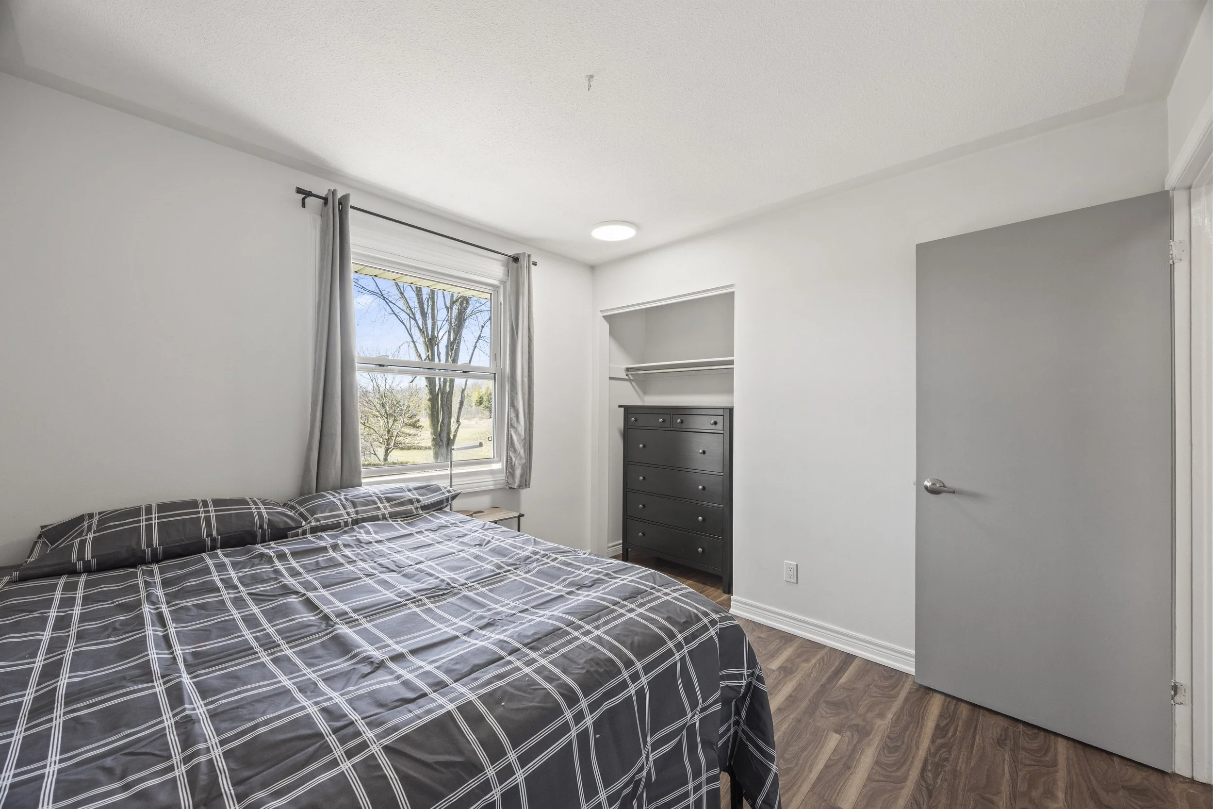 931 Farnham Rd -32.JPG