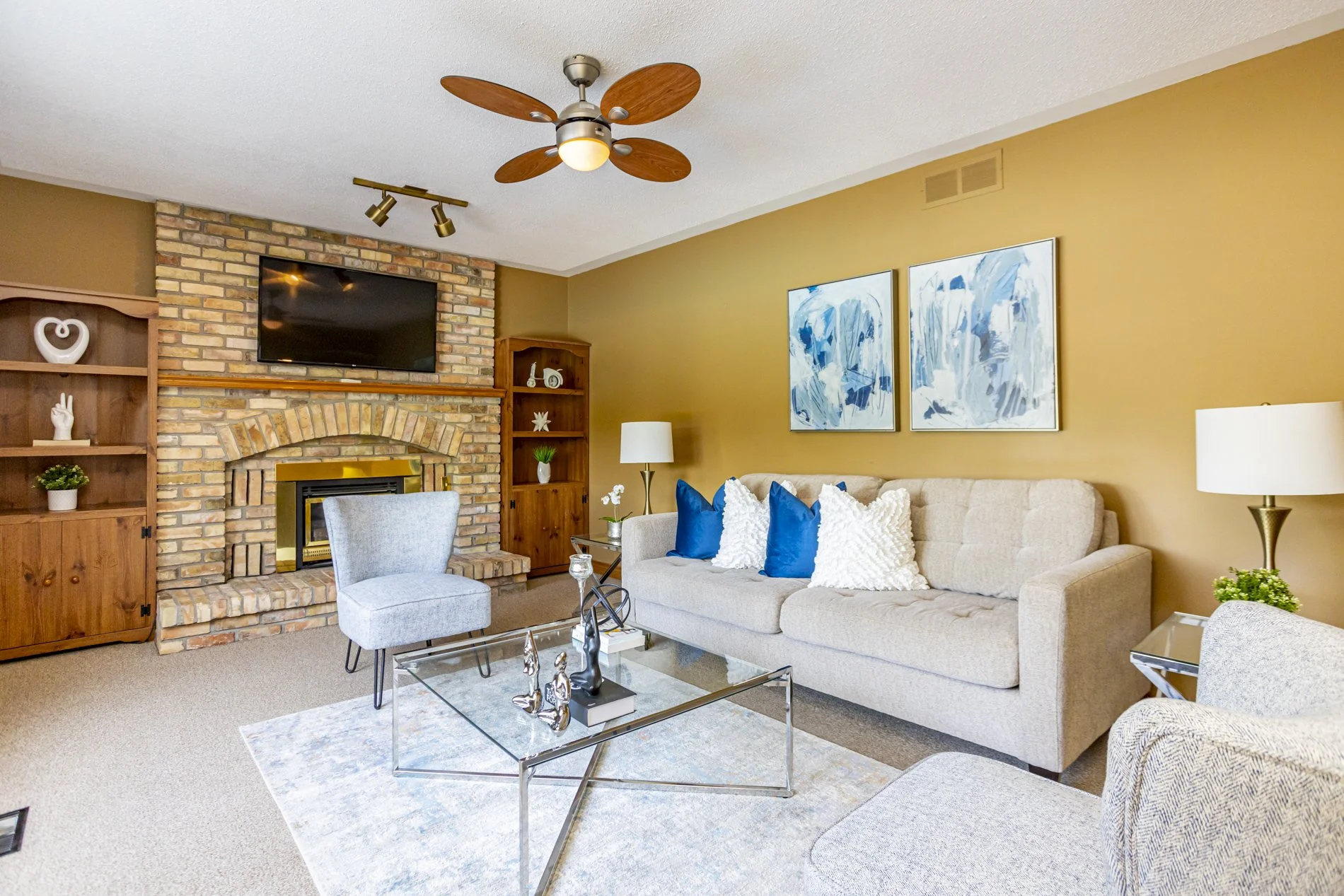 70 Thumnderbird Cres_21.JPG